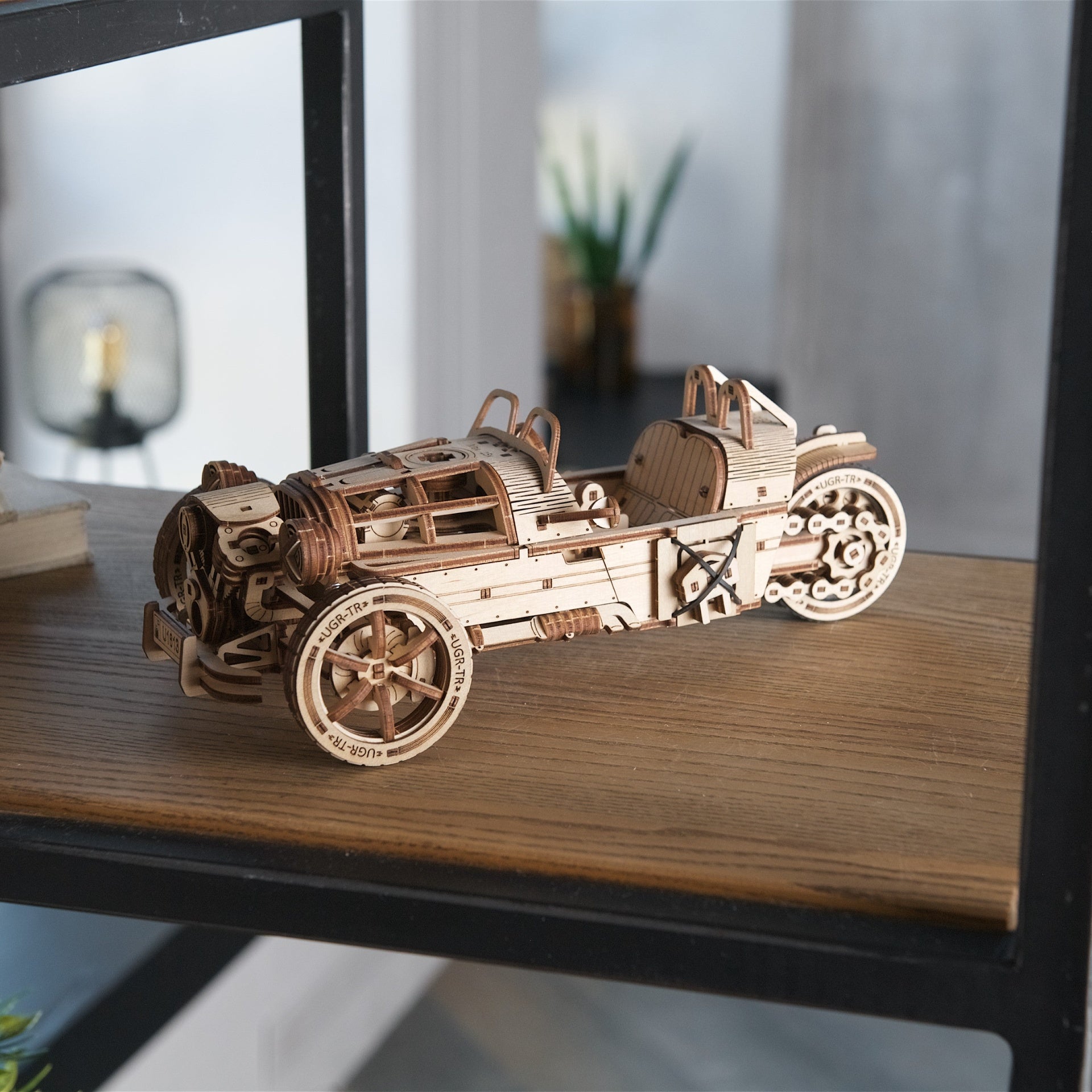 ugears-three-wheeler-ugr-s-modellino-meccanico-in-legno-da-costruire image 8
