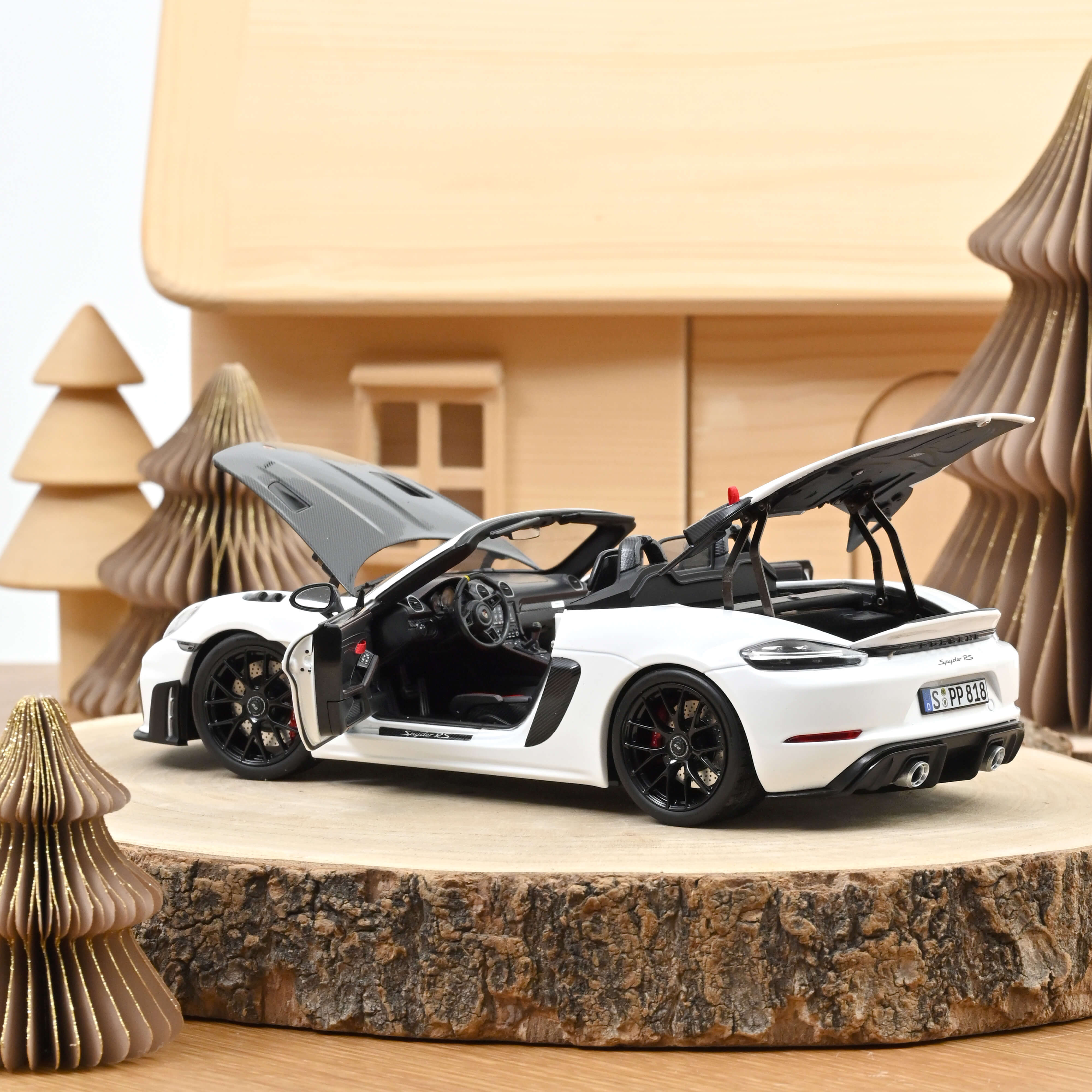 norev-porsche-718-spyder-rs-pack-weissach-2023-modellino-auto-1-18-bianco image 2