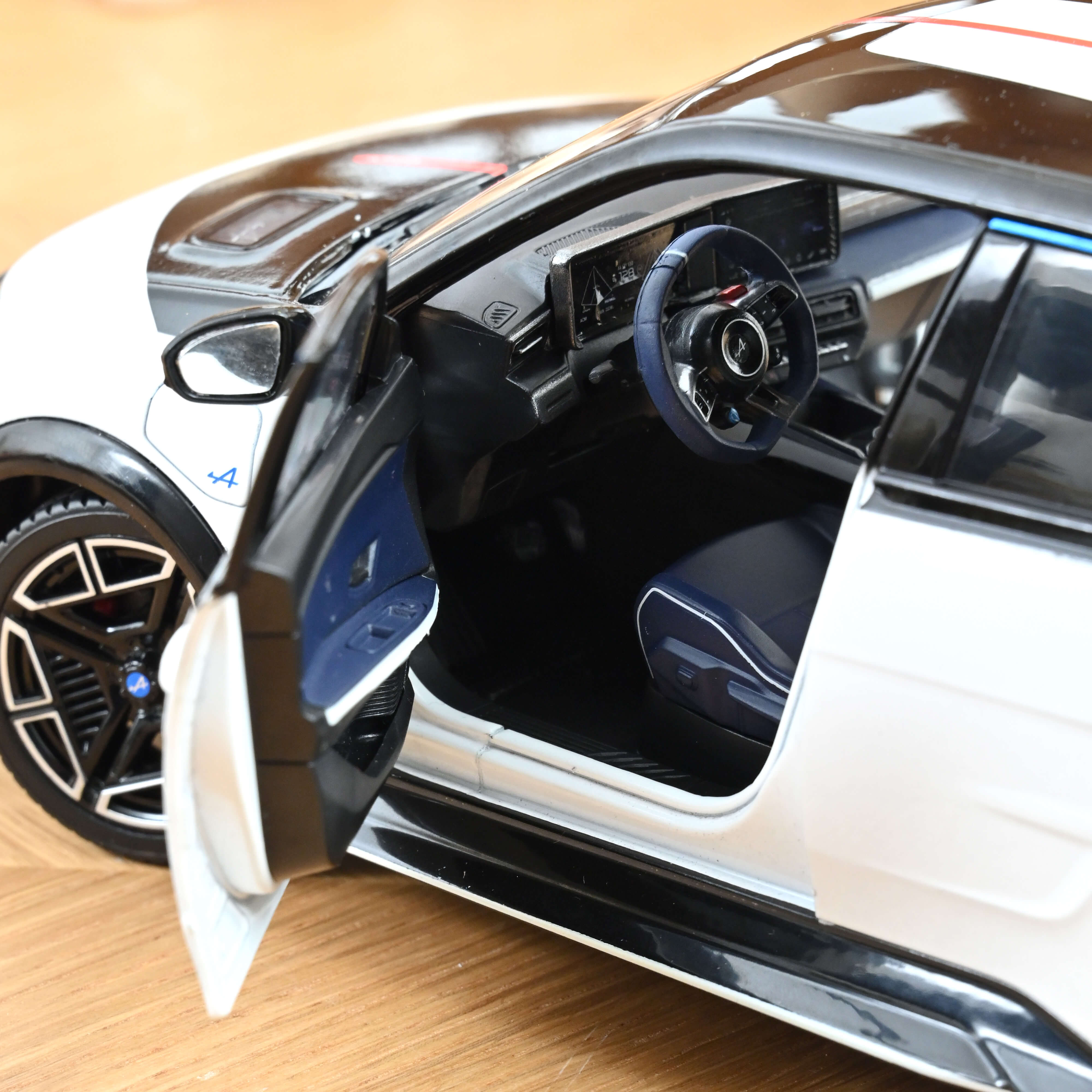 norev-alpine-a290-gts-2025-premi-re-edition-beta-modellino-1-18-bianco image 4