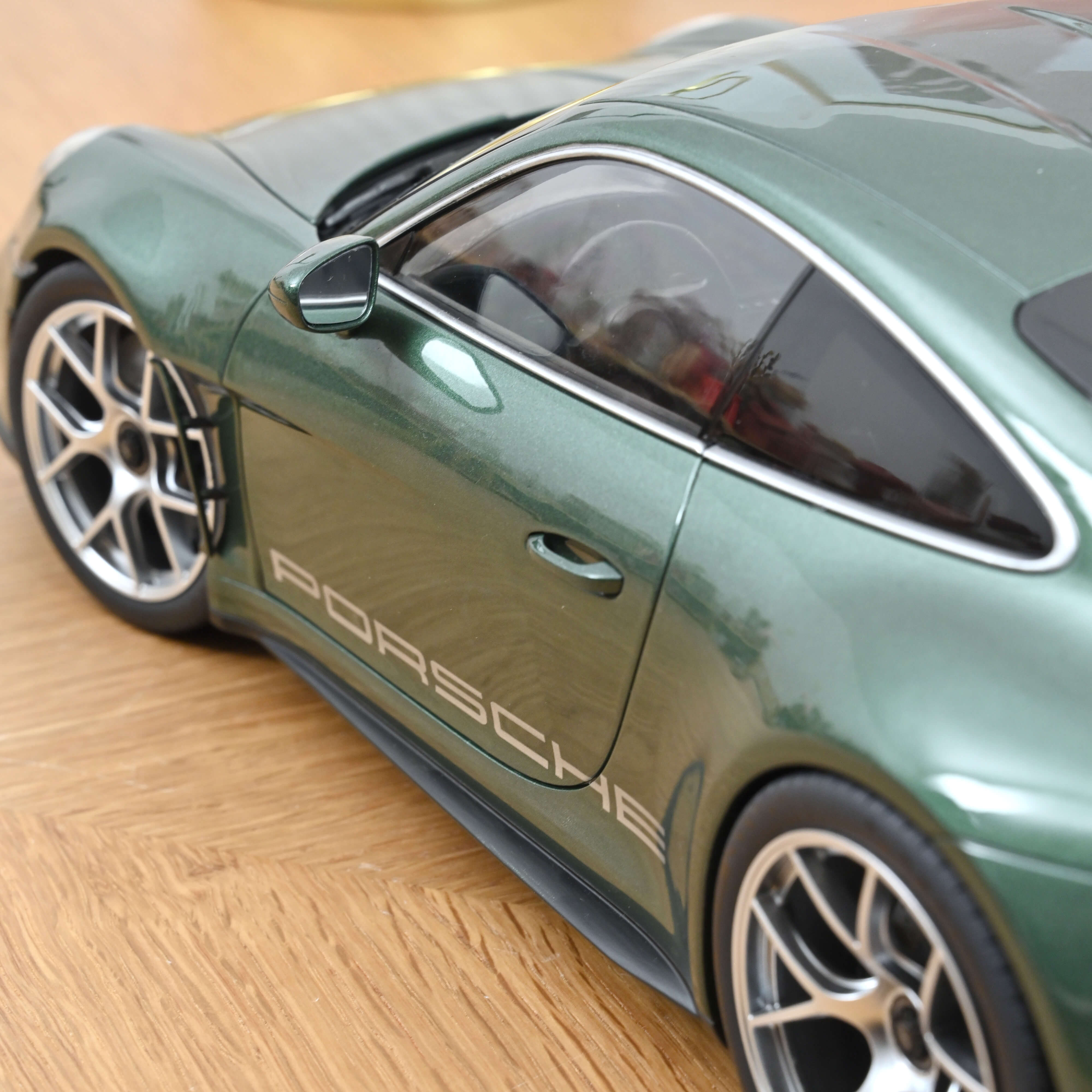 norev-porsche-911-s-t-2023-verde-malachite-metallizzato-1-12-jet-car image 4