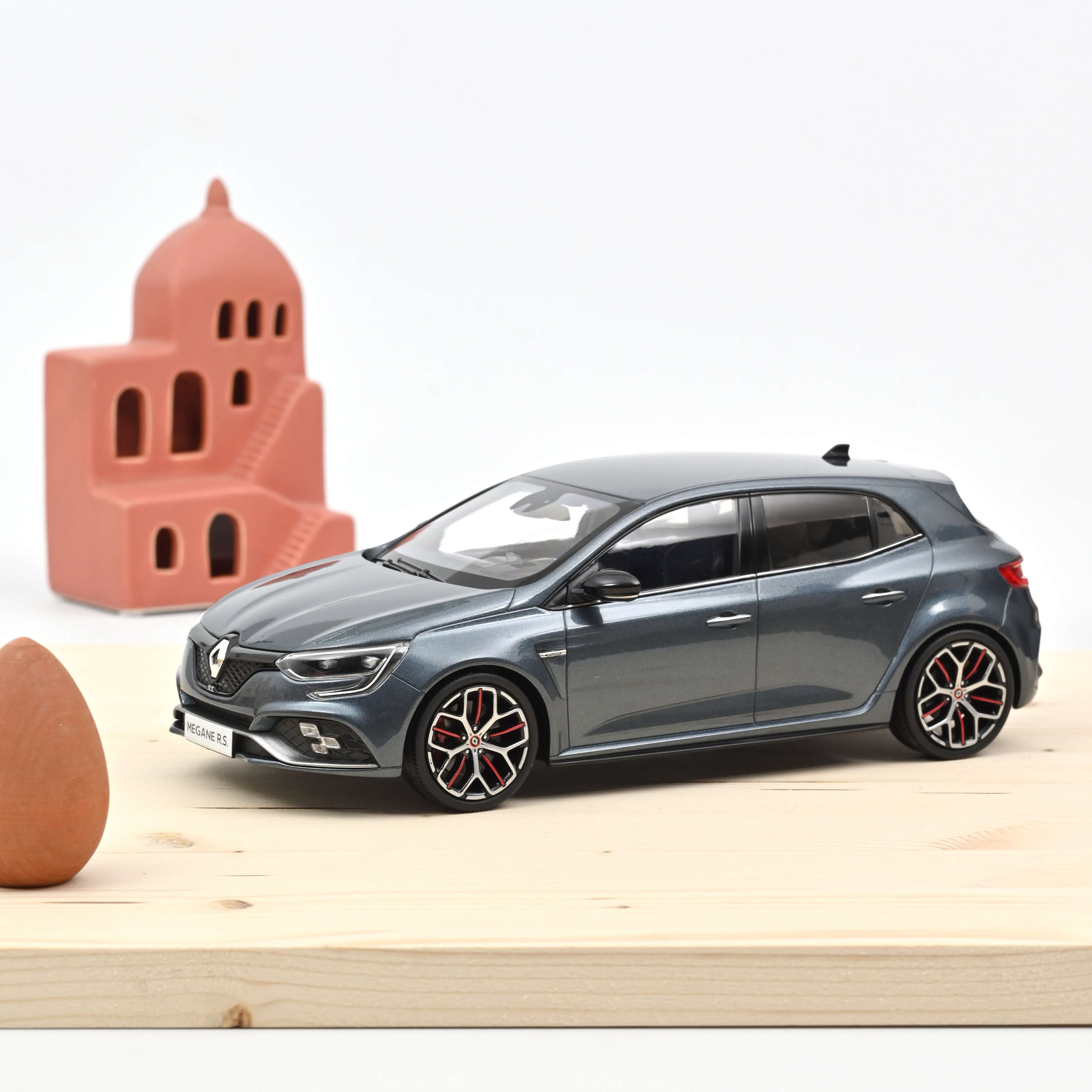 norev-renault-m-gane-r-s-trophy-2019-modellino-auto-1-18-grigio-titanio image 1