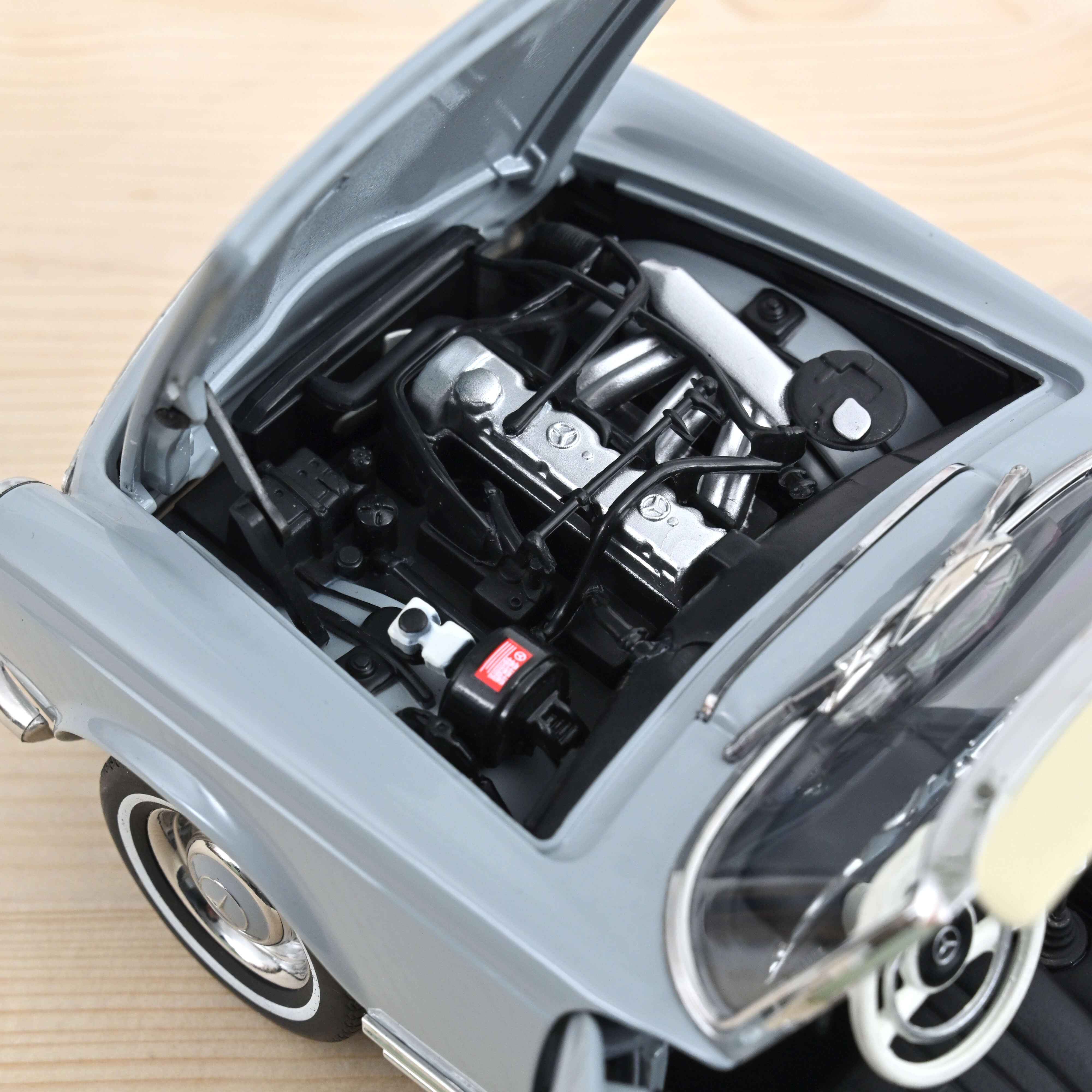 norev-mercedes-benz-230-sl-1963-pagoda-1-18-grigio-arabo image 3
