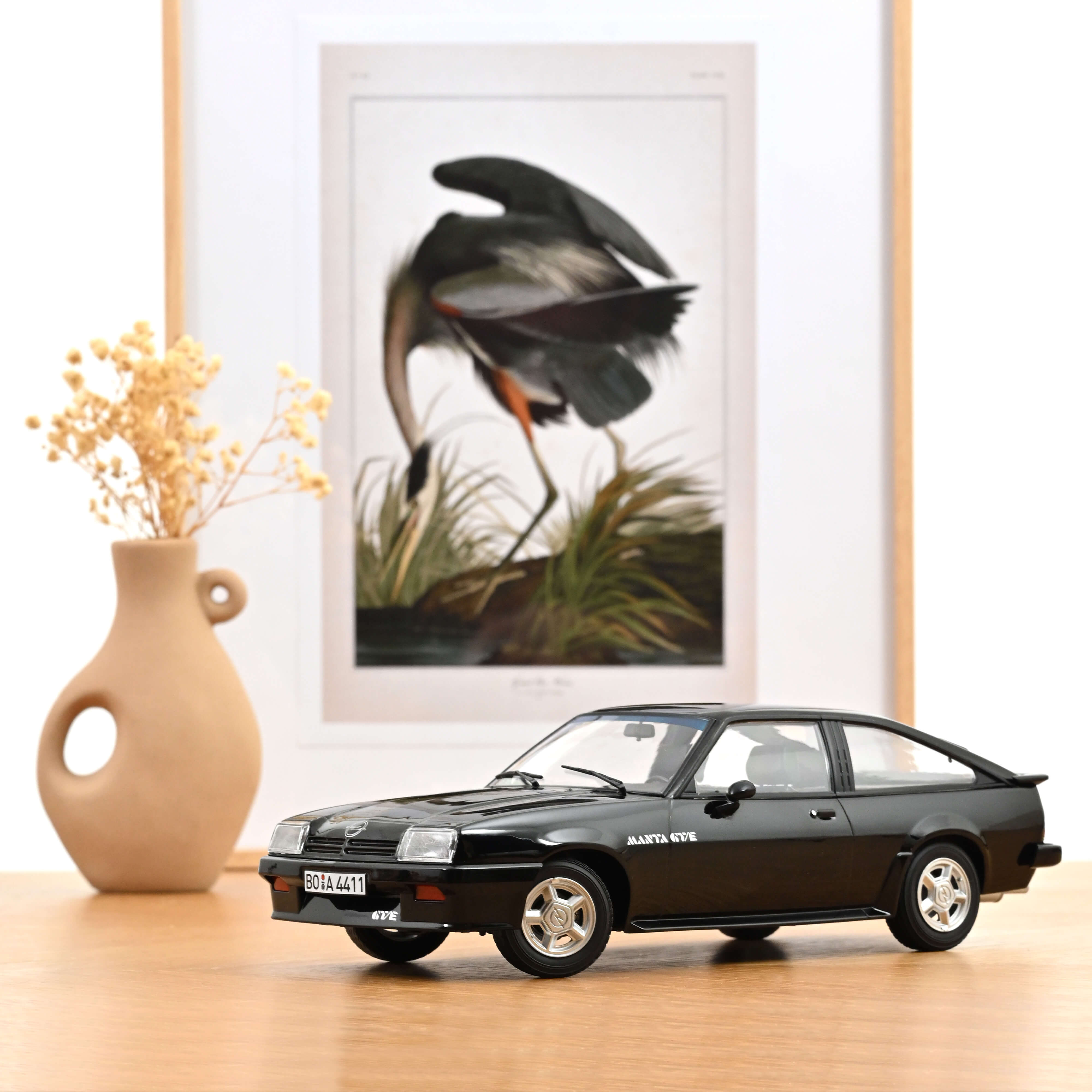 norev-opel-manta-cc-gt-e-1982-nero-1-18-modellino-die-cast-edizione-limitata-200 image 1