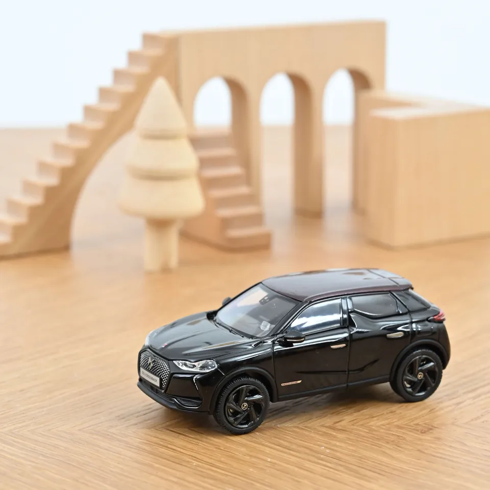norev-ds-3-crossback-edition-la-premi-re-1-43-modello-in-scala-die-cast image 1