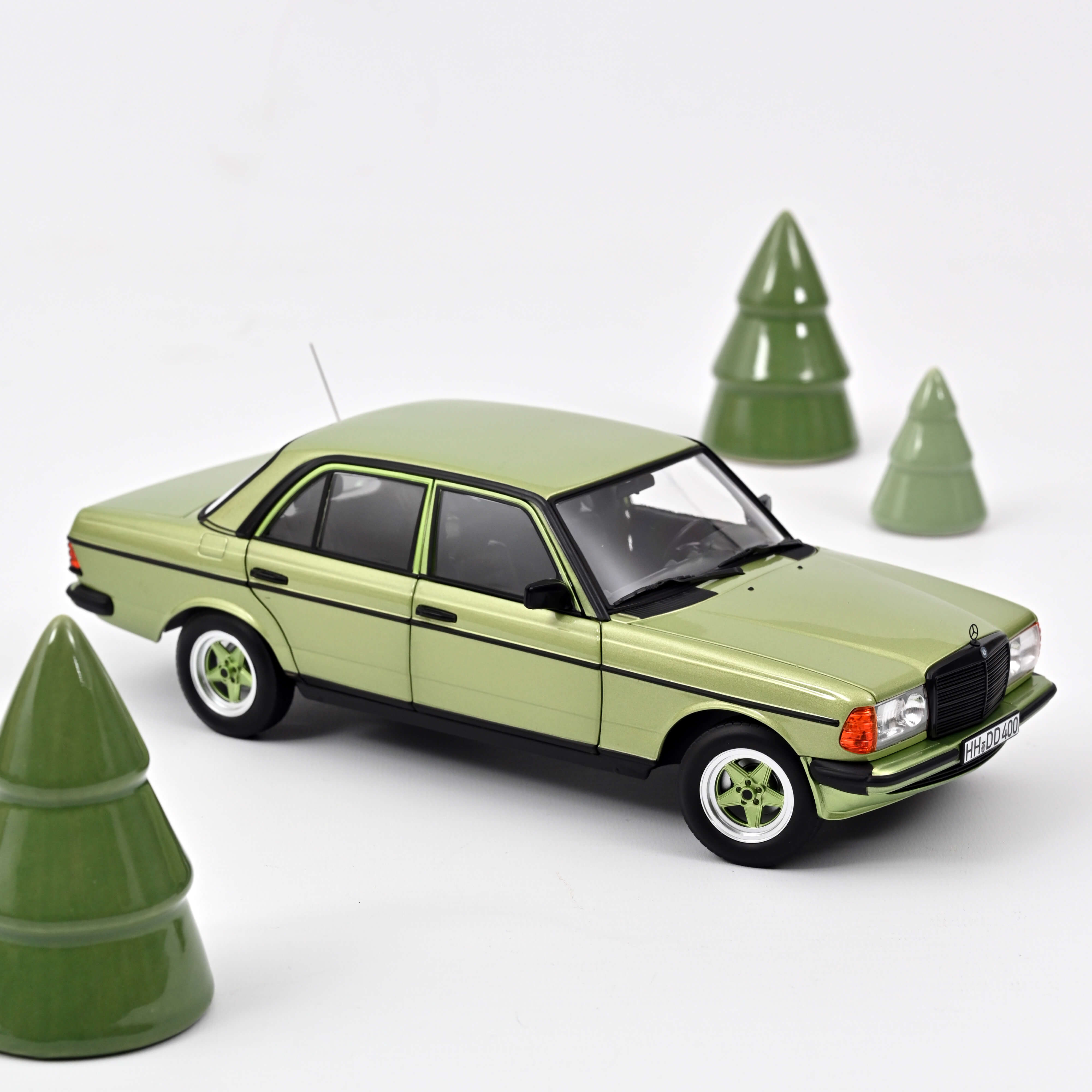 norev-mercedes-benz-200-amg-1984-modellino-auto-1-18-verde-argento-metallizzato image 1