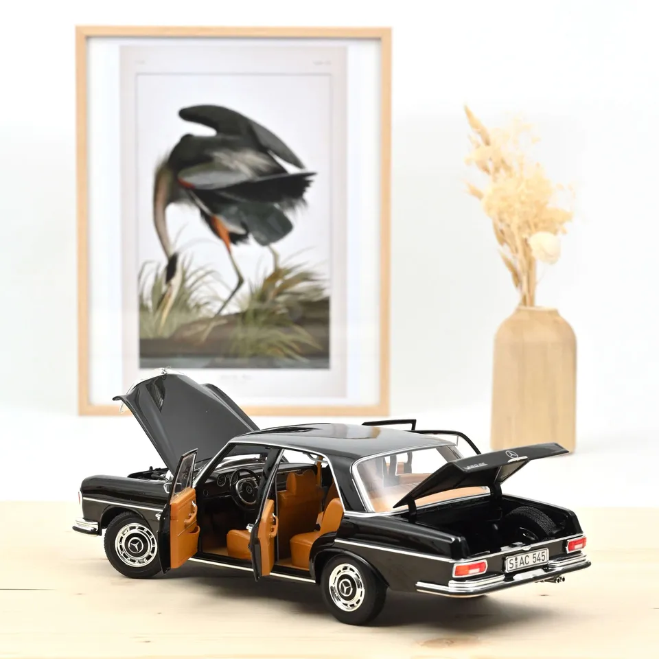 norev-mercedes-benz-280-se-1968-nera-1-18-modellino-jet-car image 1