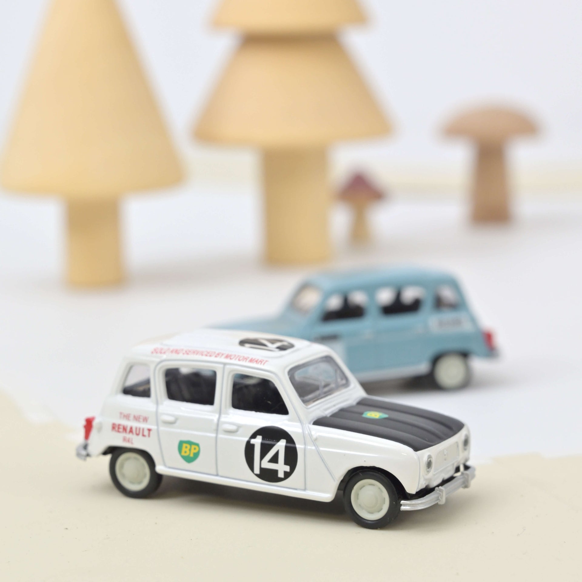 norev-renault-4-1962-east-african-safari-n-14-modellino-auto-1-54 image 1