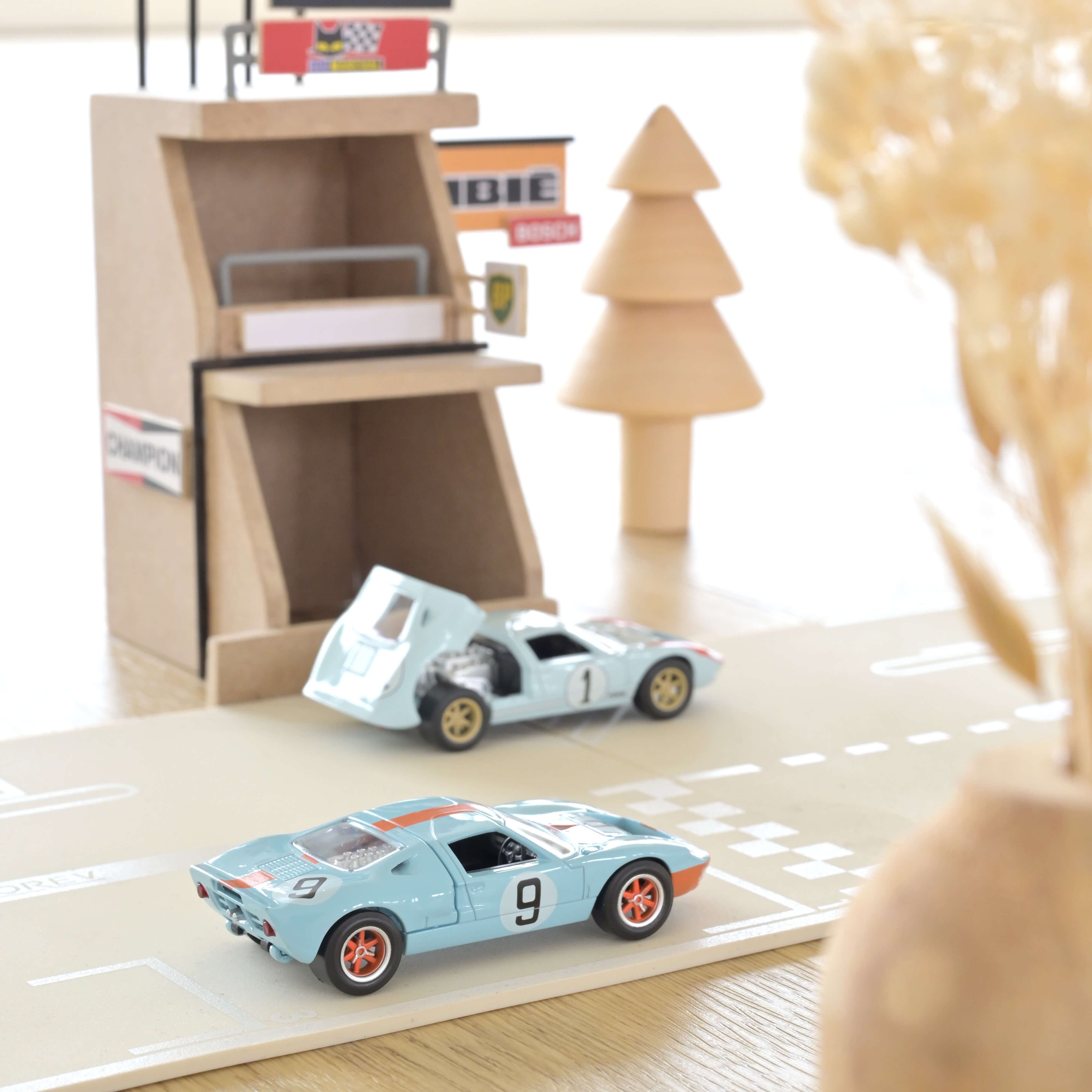 norev-ford-gt40-1968-n-9-jet-car-modellino-auto-1-43 image 3