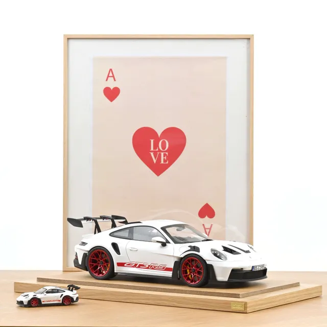 norev-porsche-911-gt3-rs-2022-bianco-e-rosso-pyro-1-12-modellino image 1