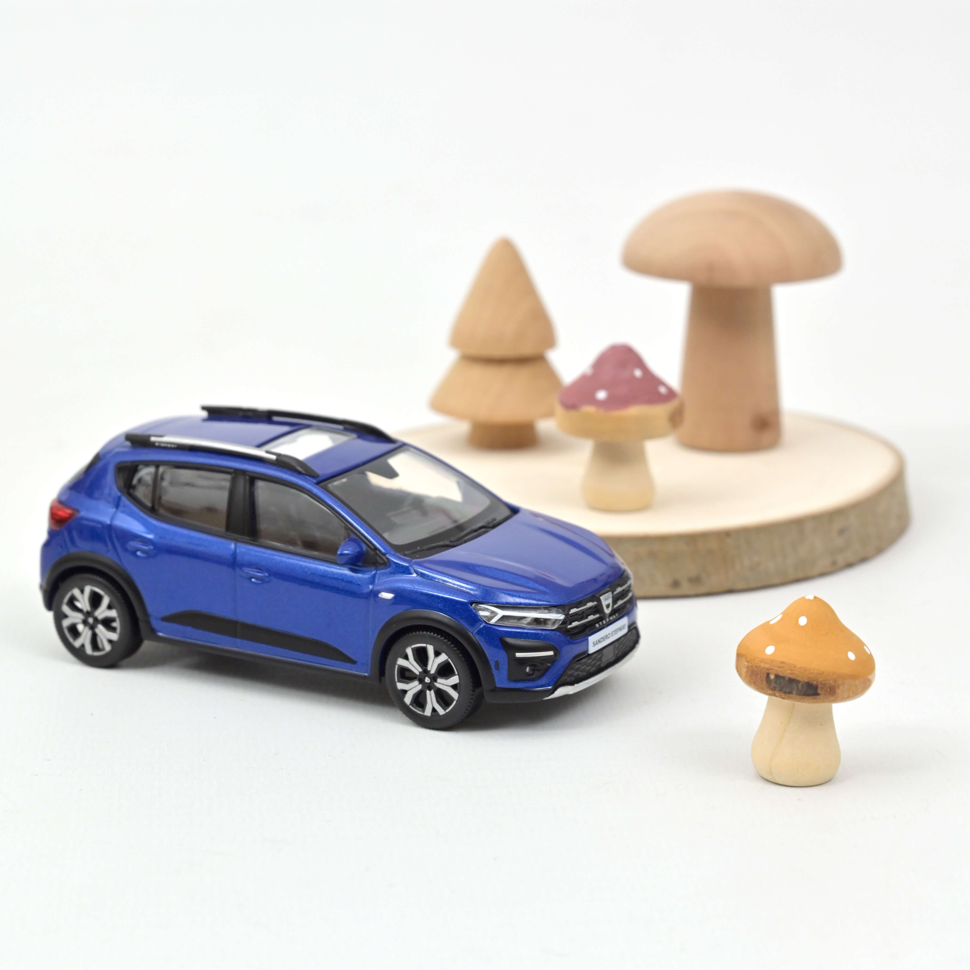norev-dacia-sandero-stepway-2021-blu-iron-1-43-modellino-die-cast image 1