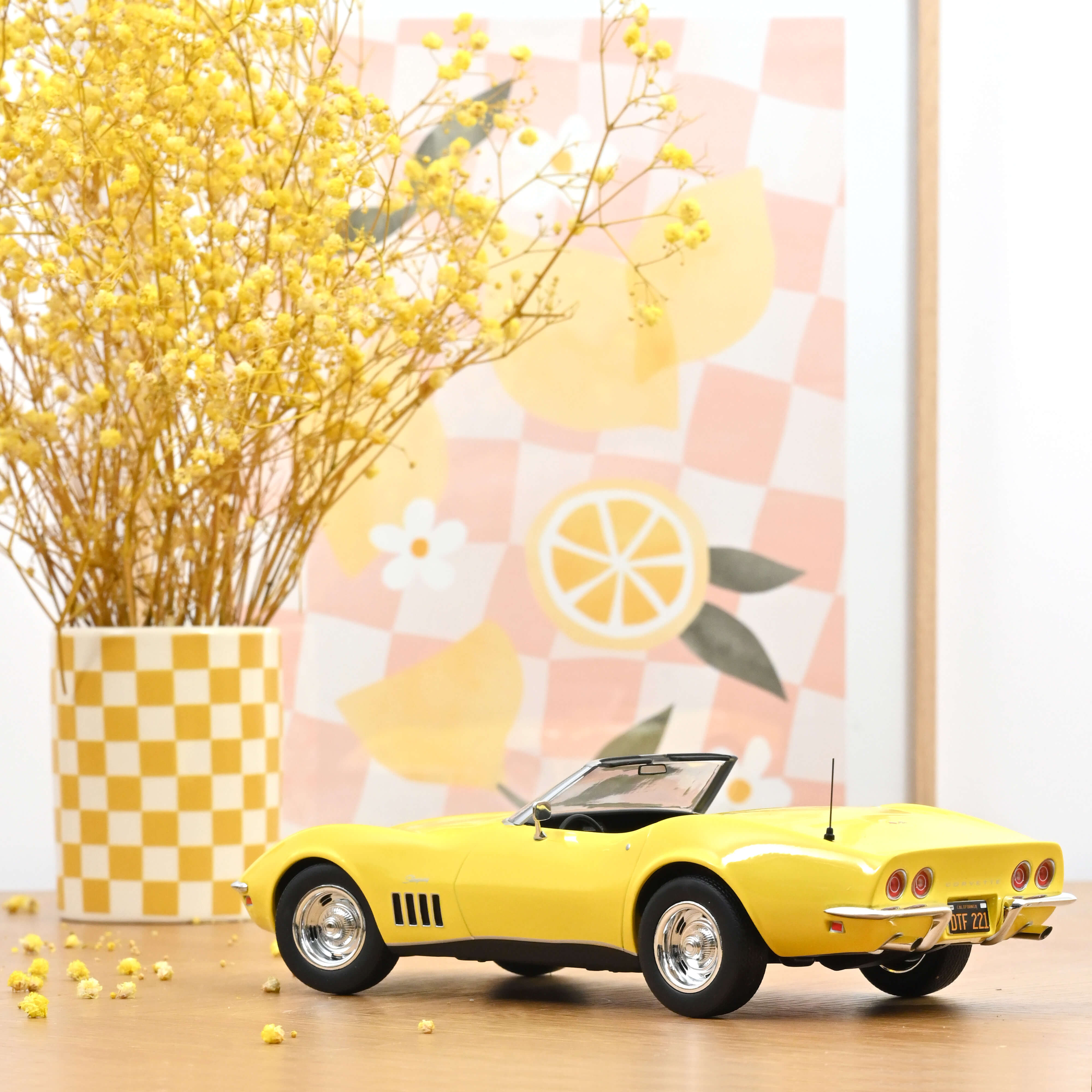 norev-chevrolet-corvette-c3-convertible-1969-modellino-1-18-giallo-daytona image 2