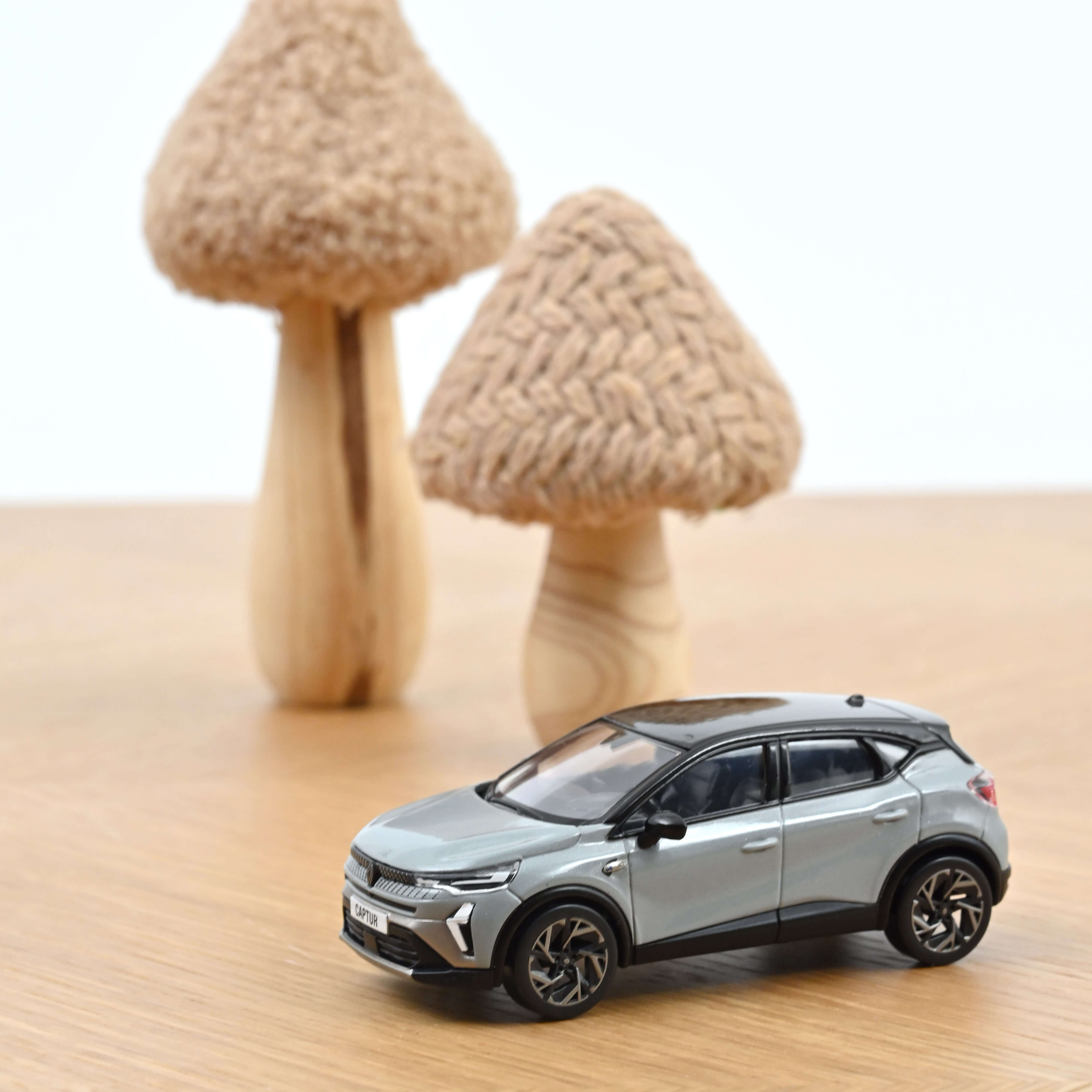 norev-renault-captur-esprit-alpine-2024-modellino-auto-1-43-grigio-rafale-e-nero image 1