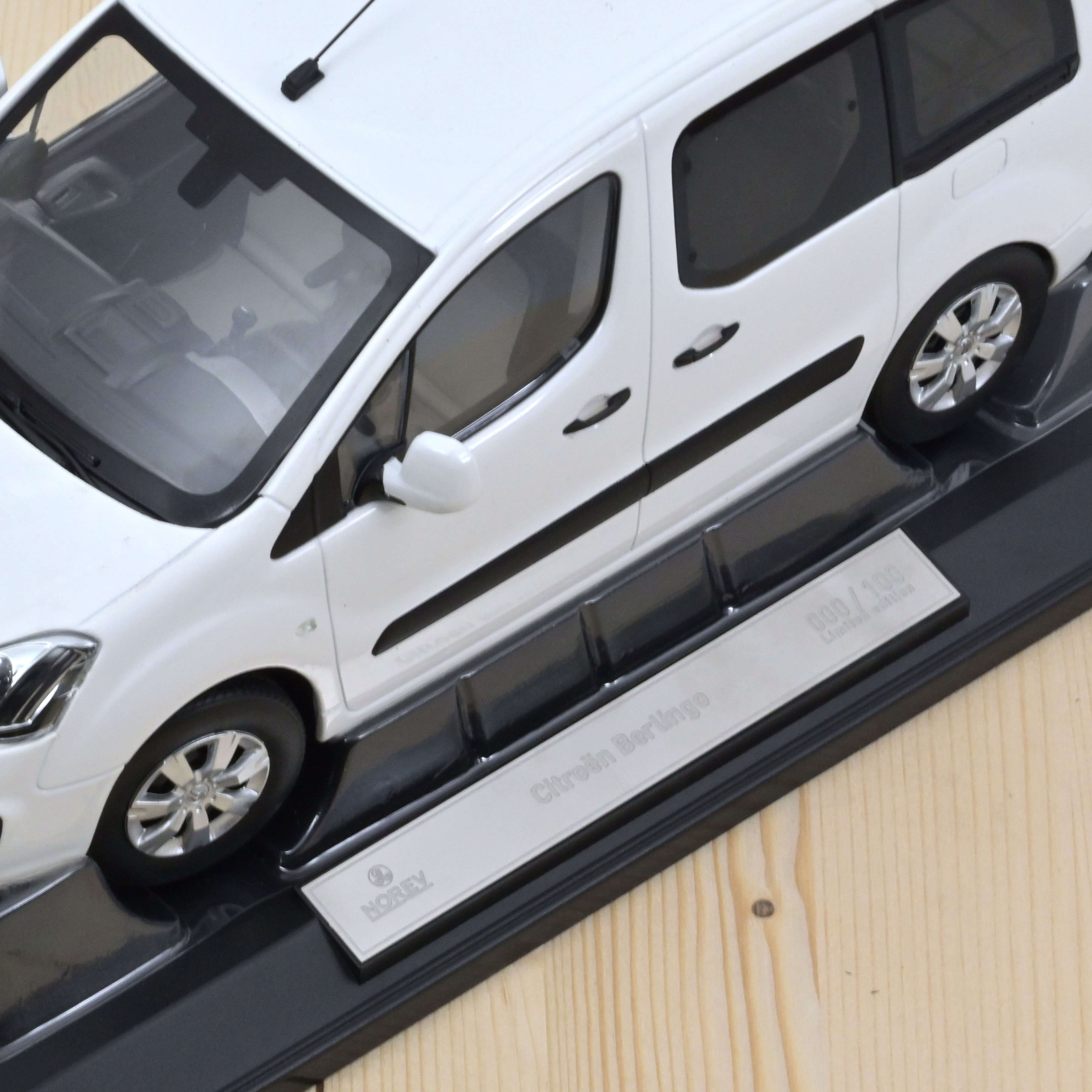 norev-citro-n-berlingo-2016-modellino-auto-1-18-bianco-edizione-limitata-100-pez image 3