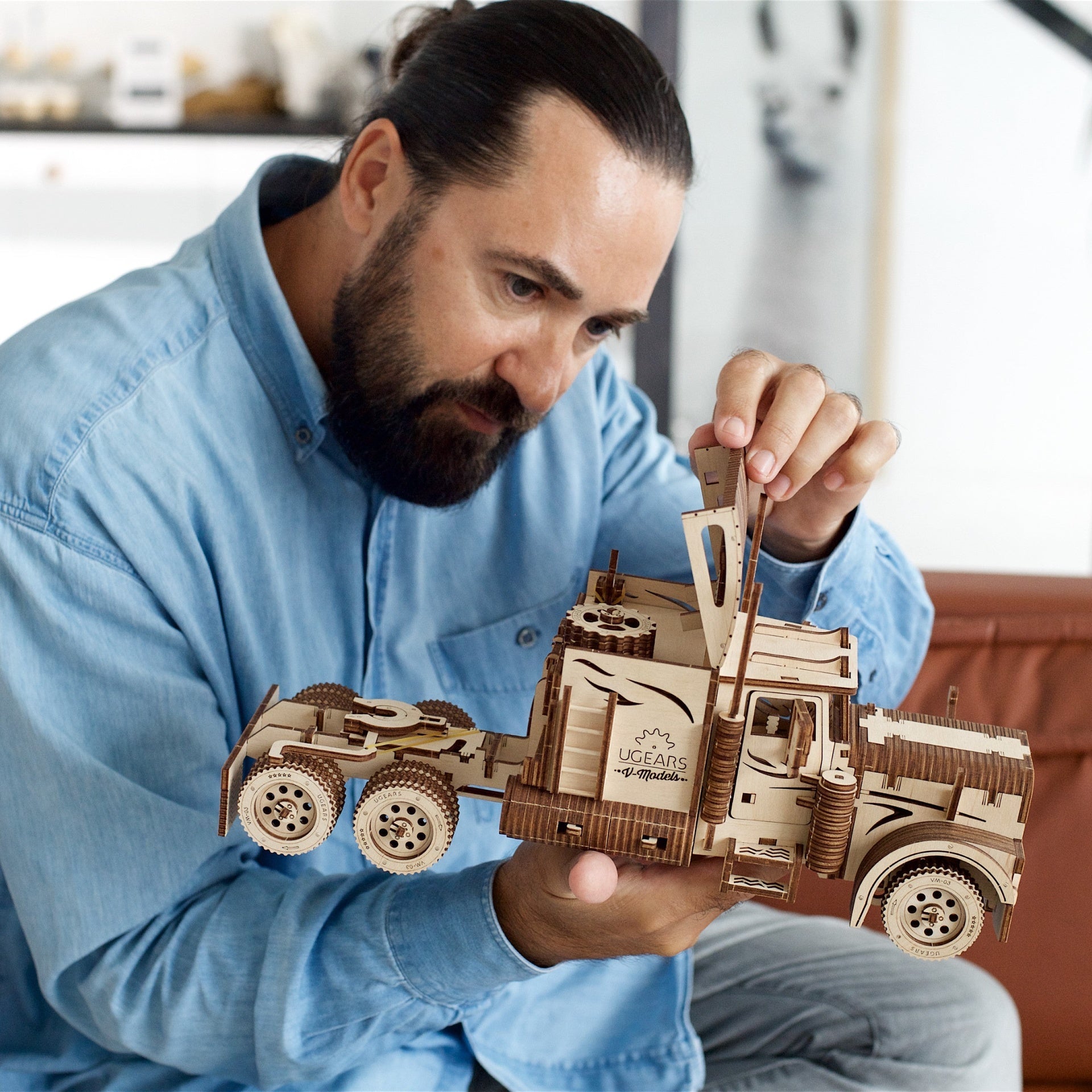 ugears-heavy-boy-truck-vm-03-modellino-meccanico-in-legno image 6