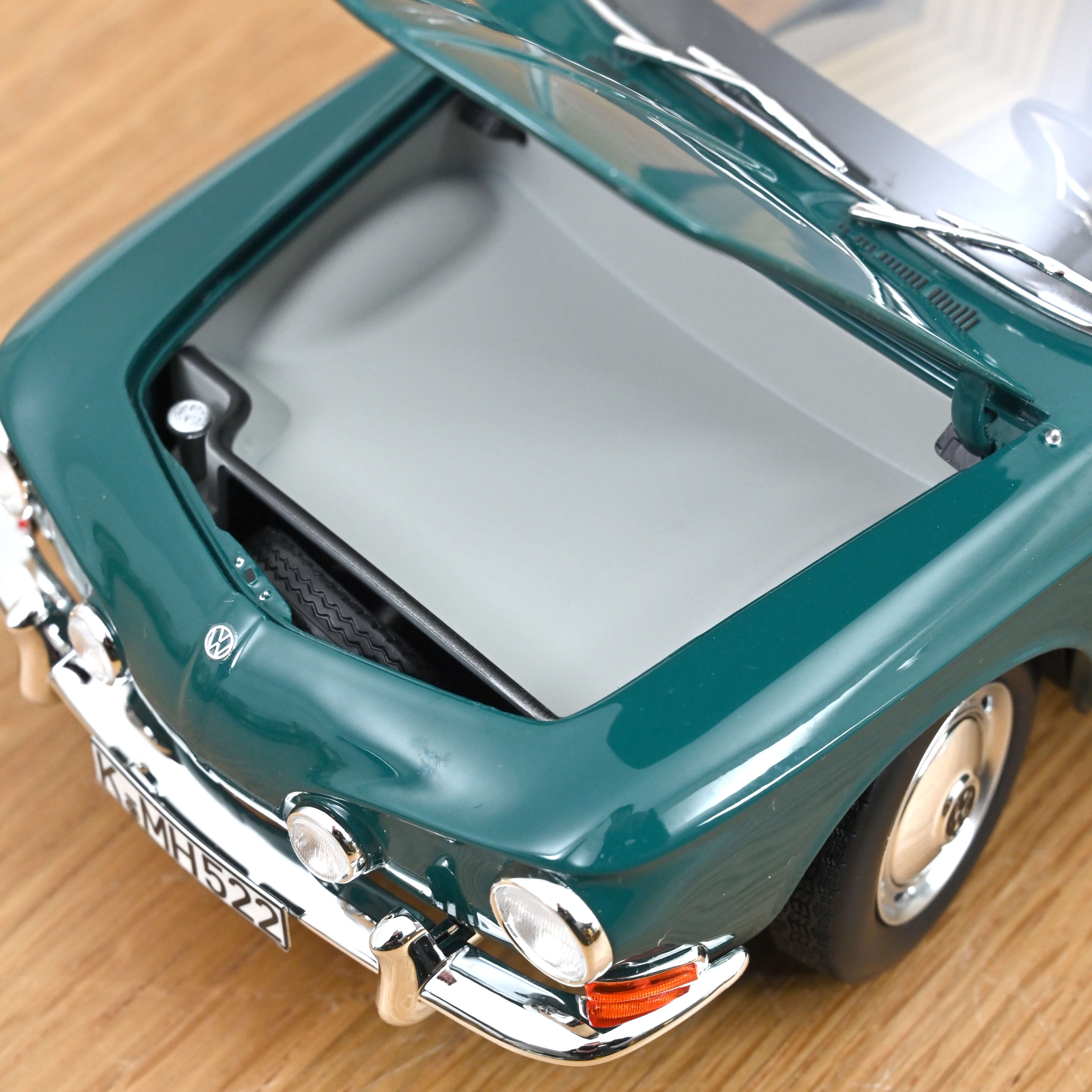 norev-vw-karmann-ghia-1500-1963-modellino-auto-1-18-verde-smeraldo image 5