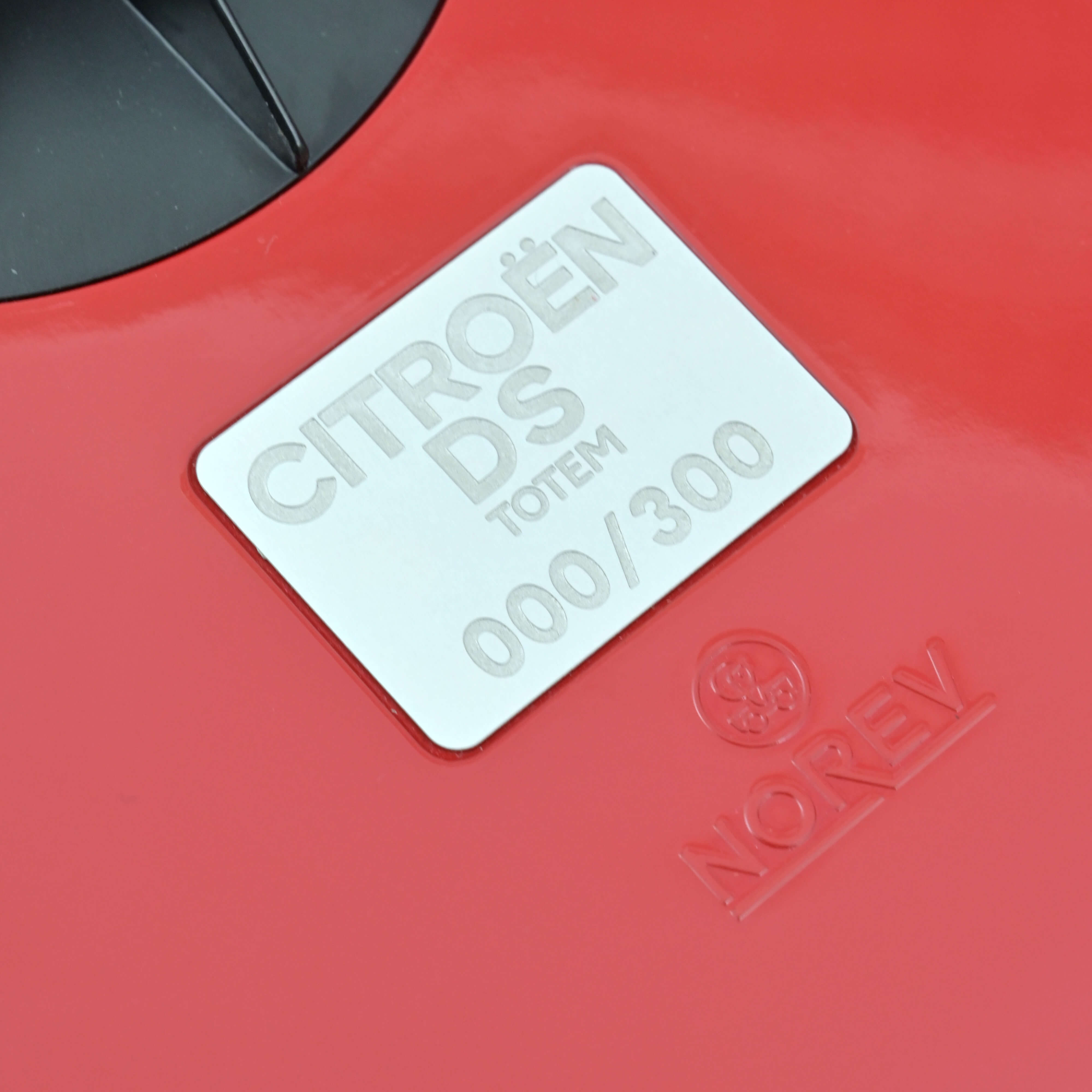 norev-citro-n-ds-19-totem-1957-rouge-beige-1-12-edizione-limitata-300-pz image 3