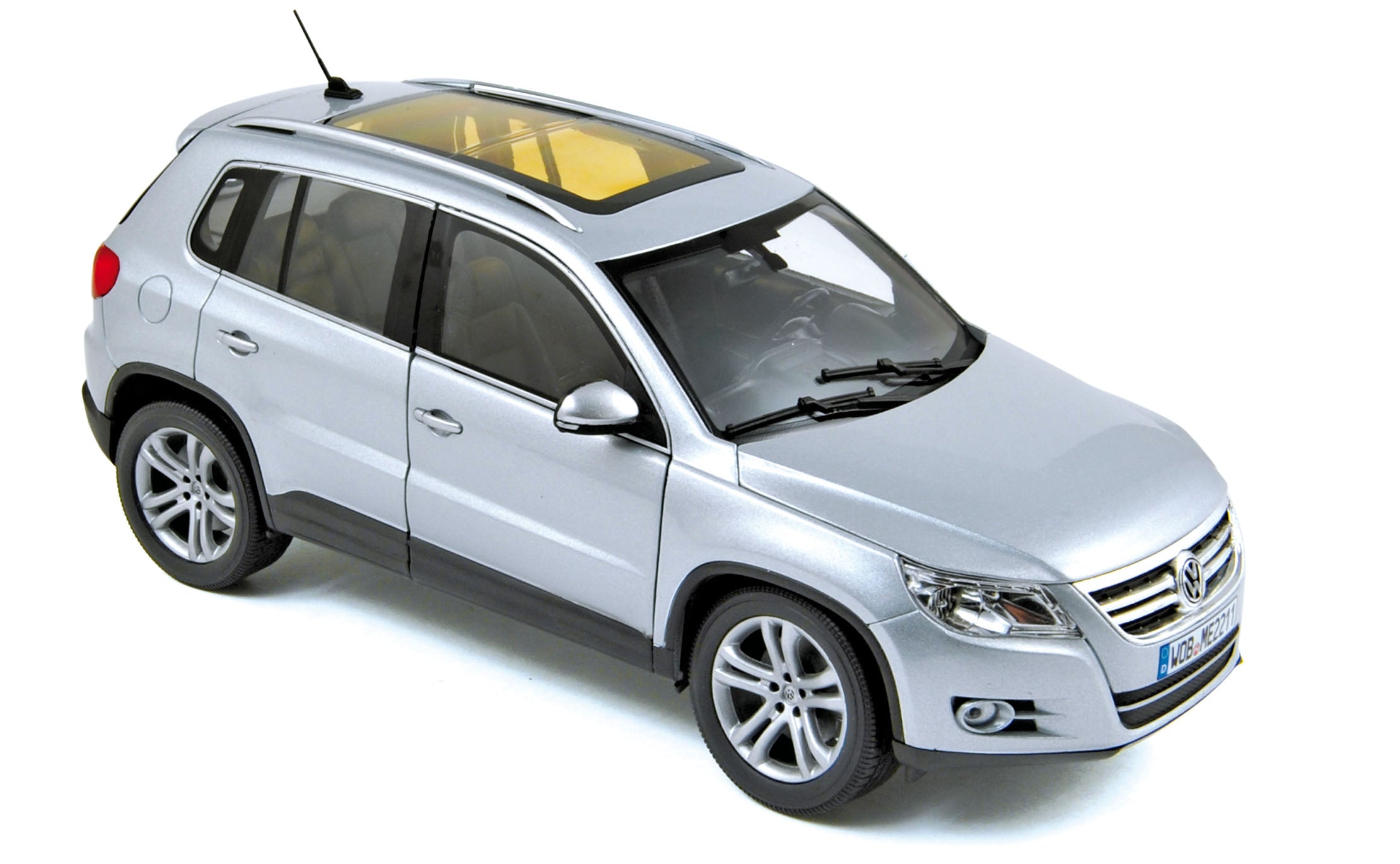 norev-vw-tiguan-2007-modellino-auto-1-18-argent-r-fl-chi-m-tallis image 1