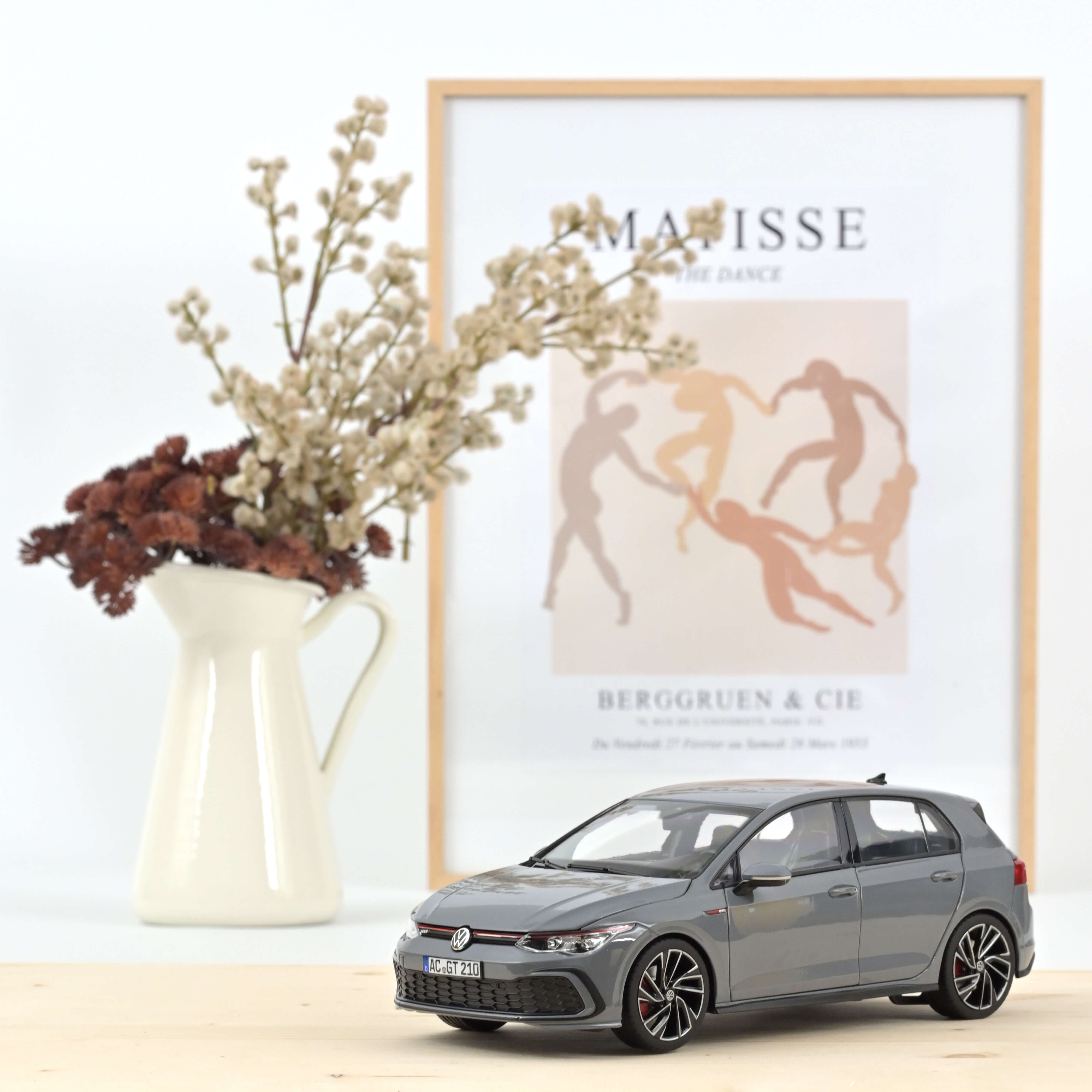 norev-vw-golf-gti-2020-modellino-auto-1-18-grigio image 1