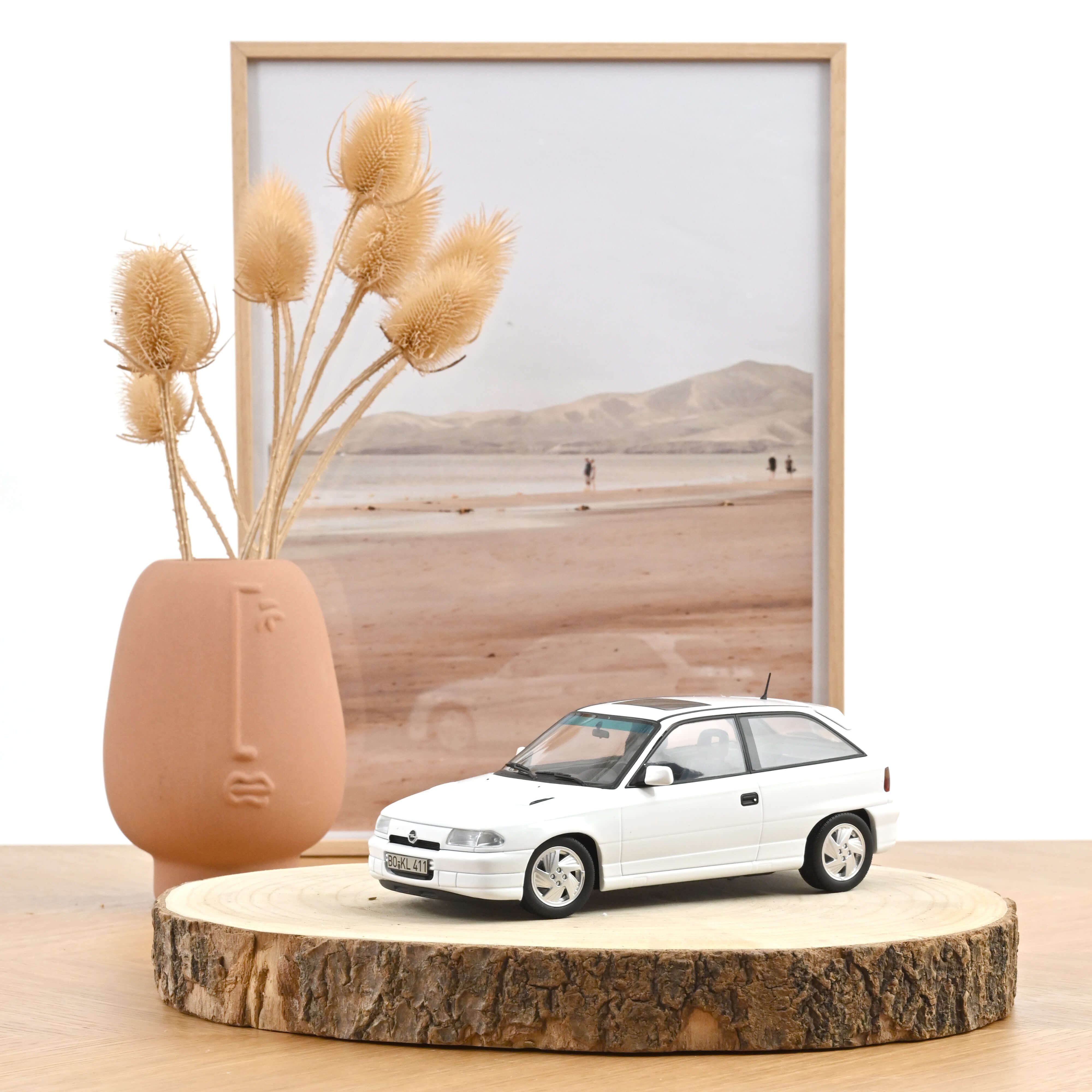 norev-opel-astra-gsi-1991-bianco-casablanca-modellino-1-18 image 1