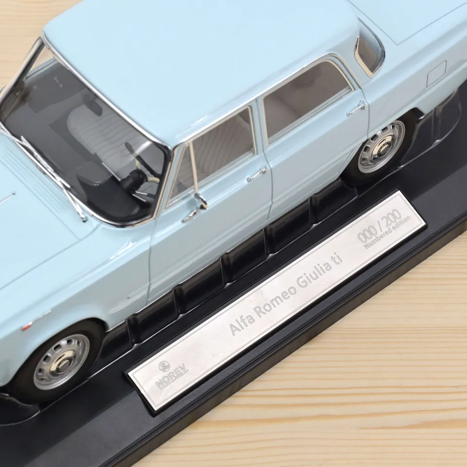 norev-alfa-romeo-giulia-ti-1964-azzurro-chiaro-modellino-auto-1-18-200-pezzi image 1