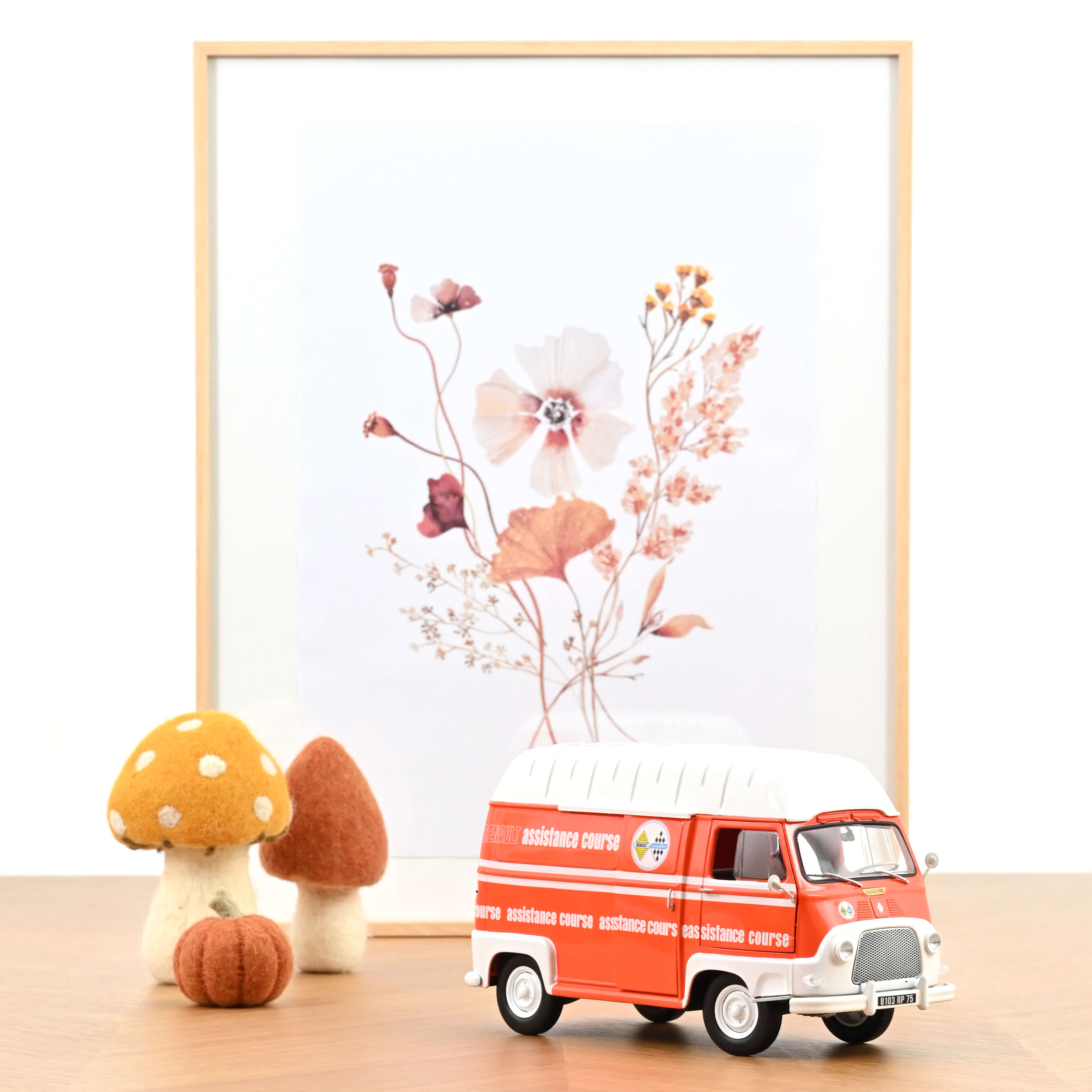 norev-renault-estafette-1968-orange-assistance-course-modellino-furgone-1-18 image 1