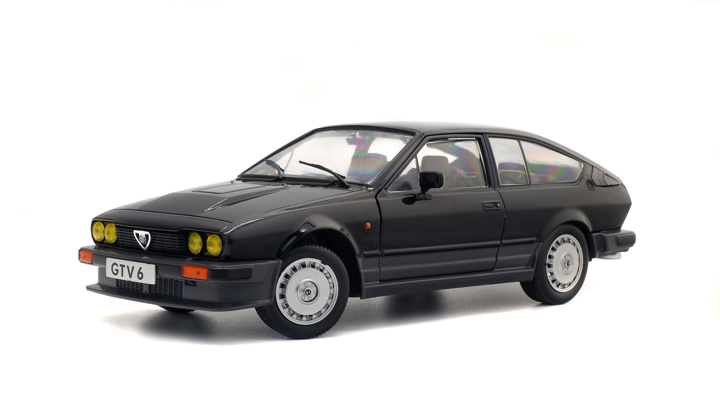 solido-alfa-romeo-gtv6-1984-modellino-auto-1-18-nero image 1