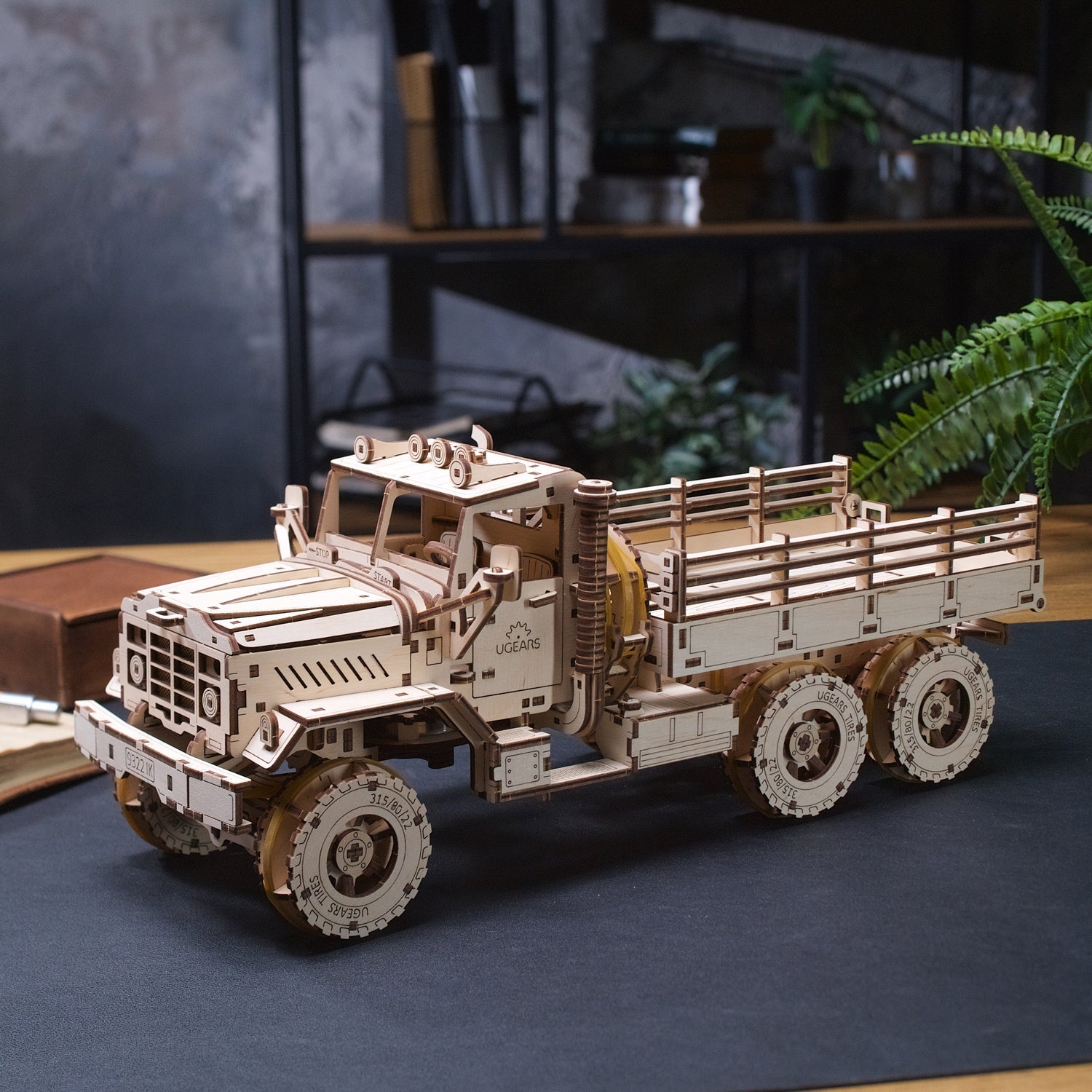 ugears-cargo-truck-camion-in-legno-3d-a-molla-da-assemblare-advanced-gears image 8