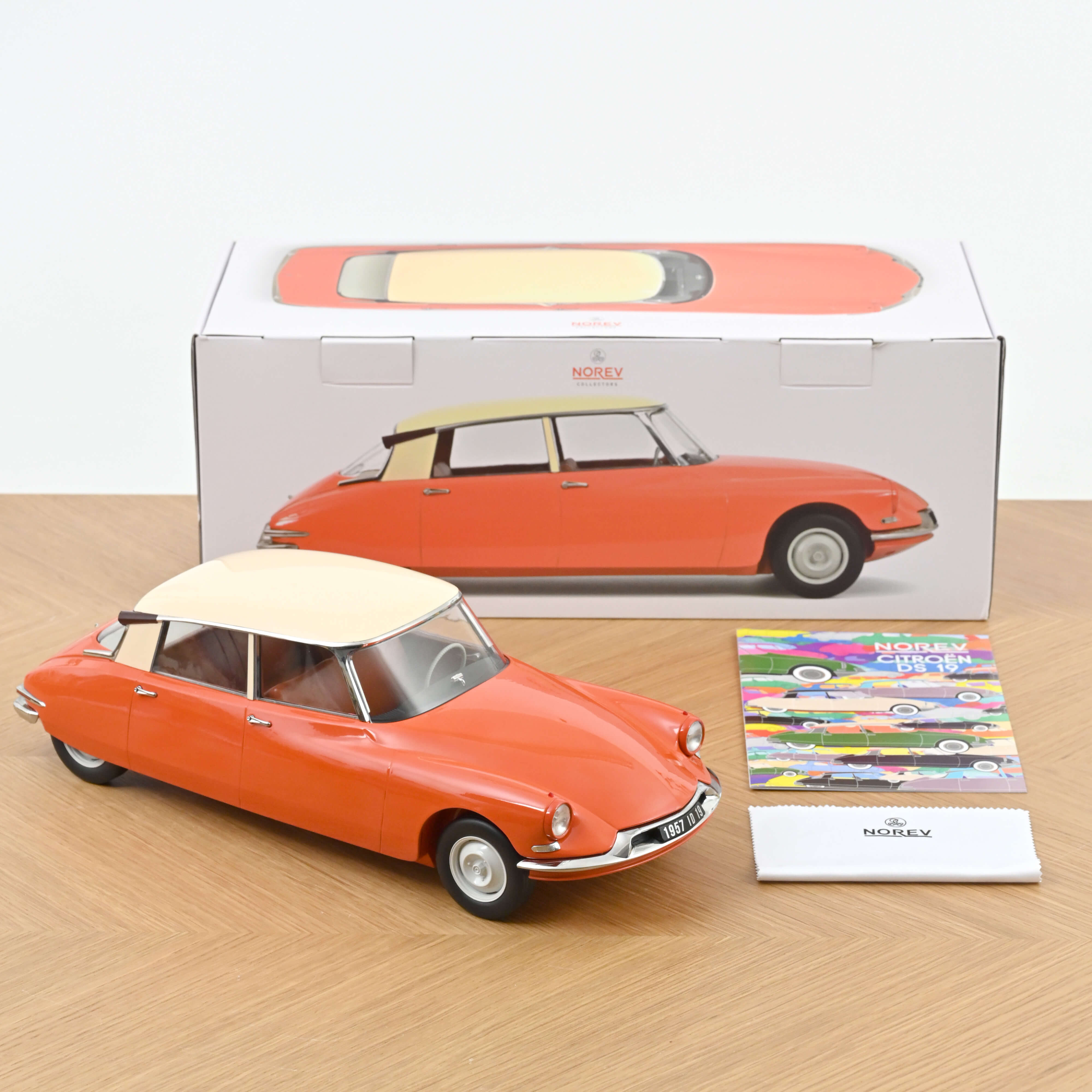 norev-citro-n-id-19-1955-modellino-auto-1-12-orange-capucine-et-cr-me image 7