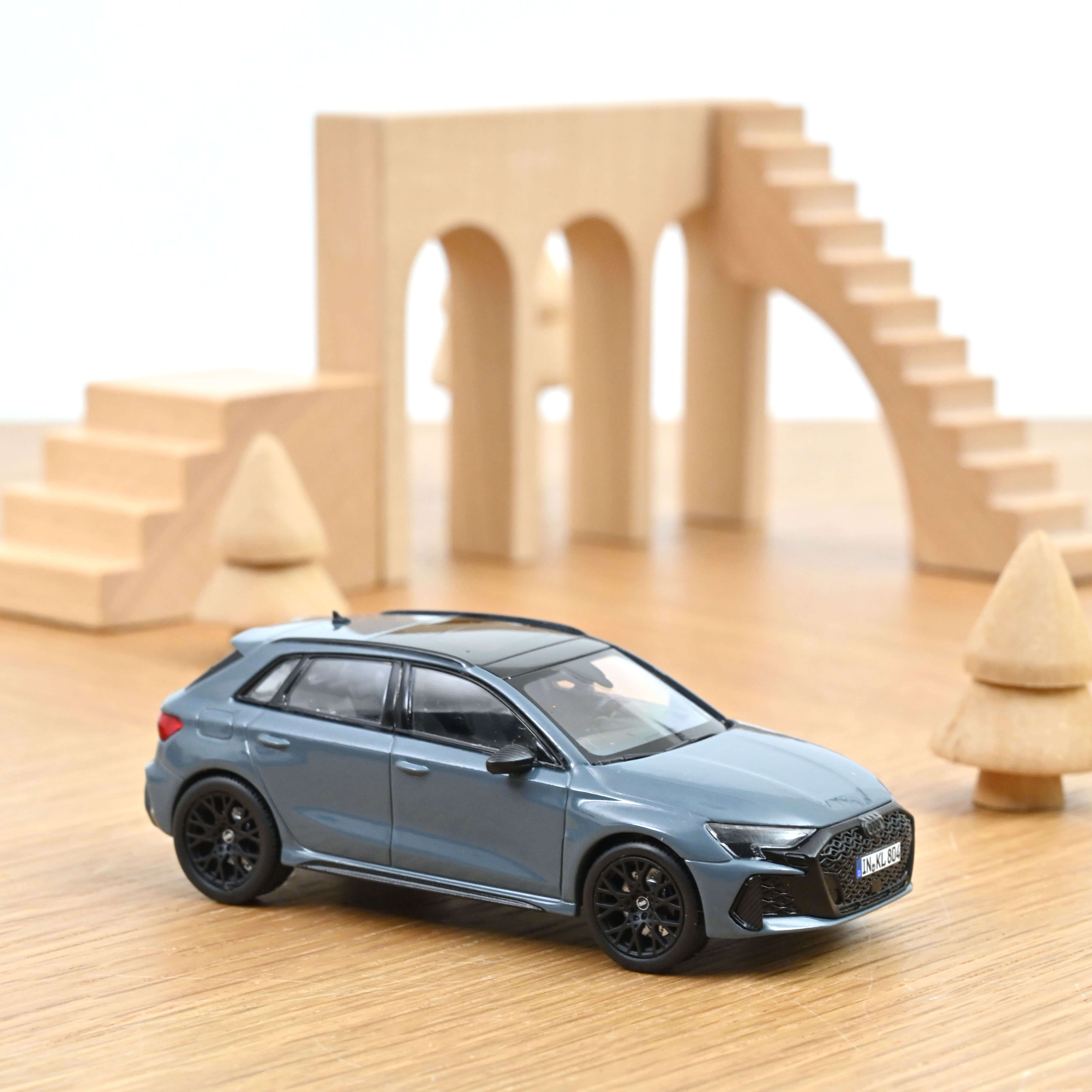 norev-audi-rs-3-2025-gris-kemora-1-43 image 1