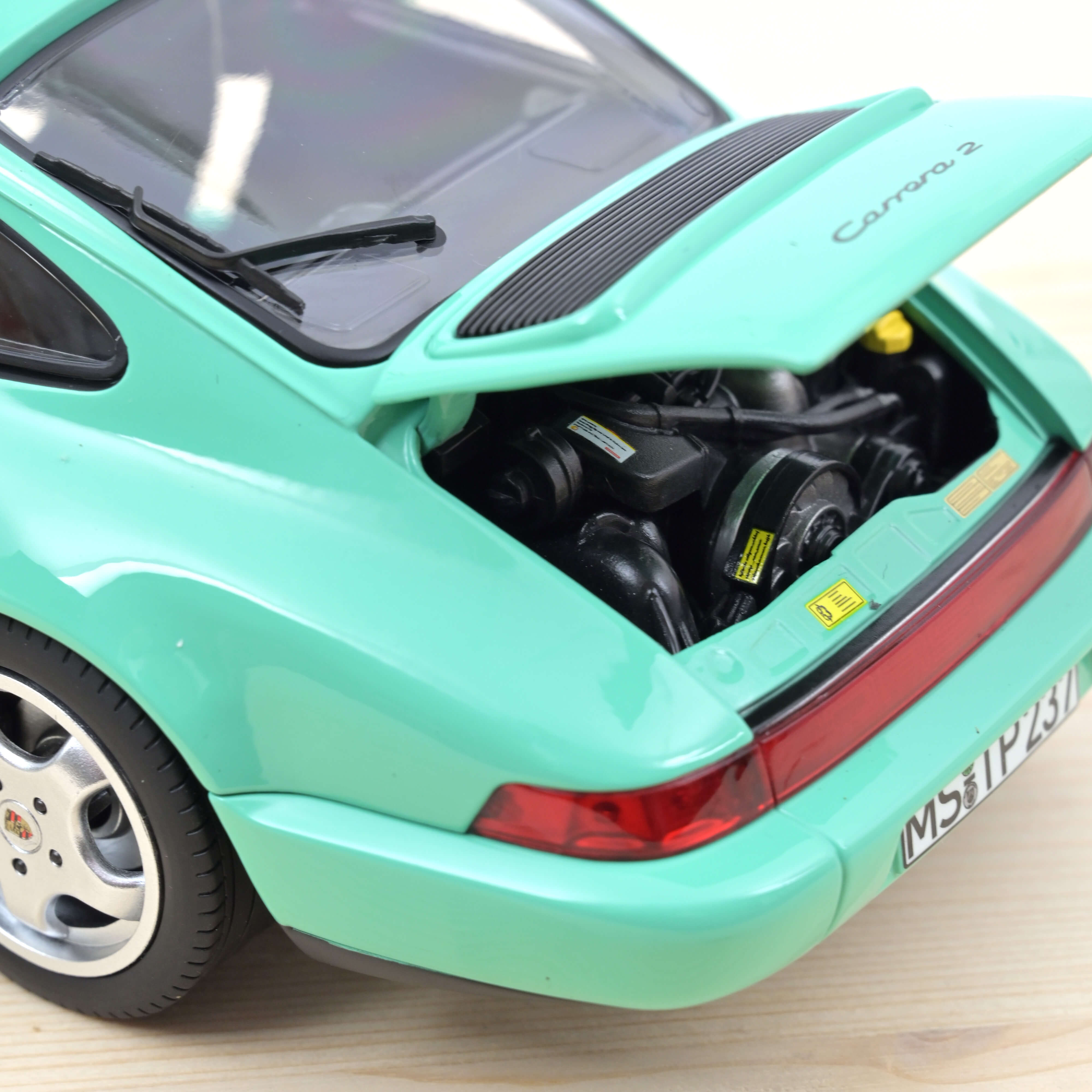 norev-porsche-911-carrera-2-964-1992-modellino-auto-1-18-verde-menta image 3