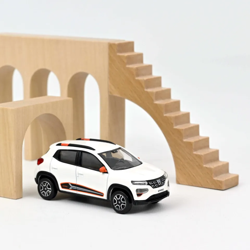 norev-dacia-spring-comfort-plus-2022-kaolin-white-modellino-auto-1-43 image 1