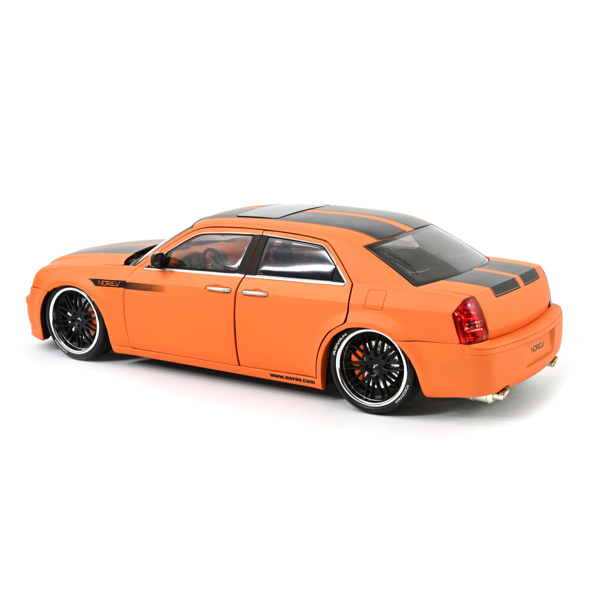 norev-chrysler-300c-by-parotech-arancione-nero-1-18-modellino-auto-die-cast-2 image 1