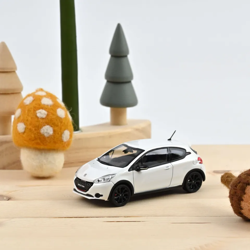 norev-peugeot-208-gti-30th-2014-blanc-perl-1-43 image 1