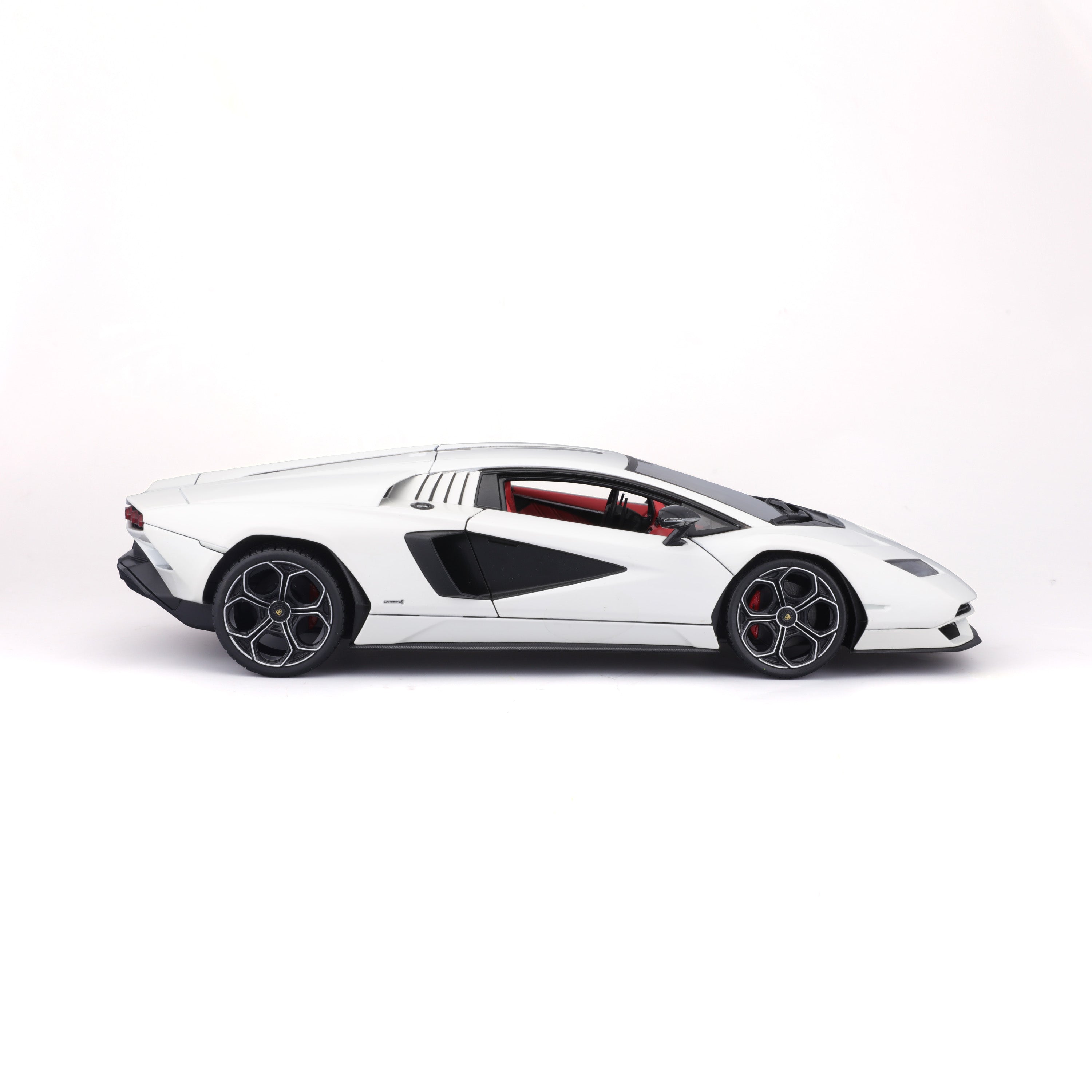 bburago-lamborghini-countach-lpi-800-4-1-18-diecast-bianca-signature-series image 8