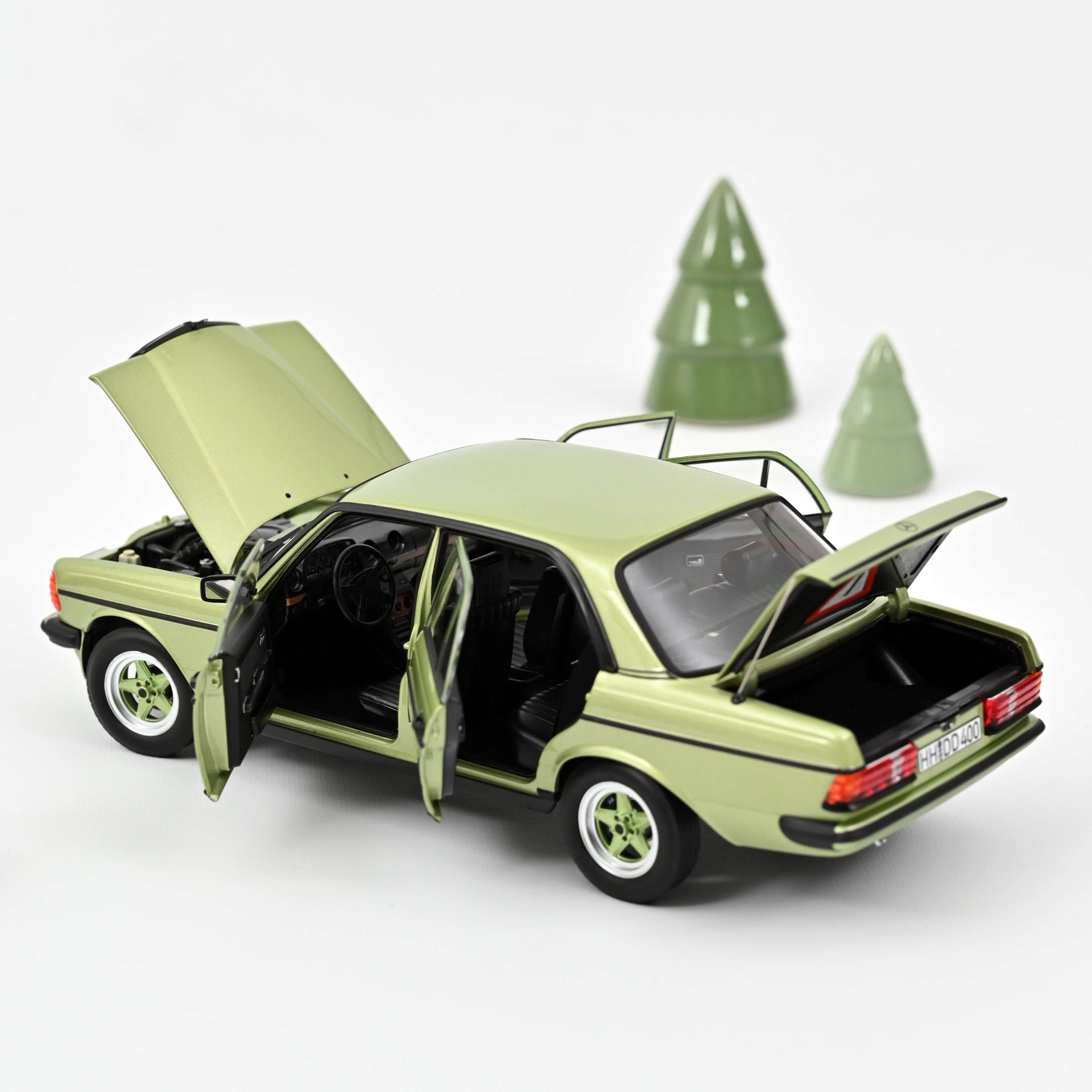 norev-mercedes-benz-200-amg-1984-silvergreen-metallic-1-18-modellino-auto image 1