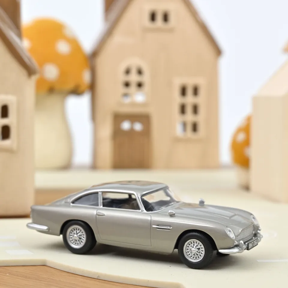 norev-aston-martin-db5-1963-modellino-auto-1-43-silver-birch-jet-car image 1
