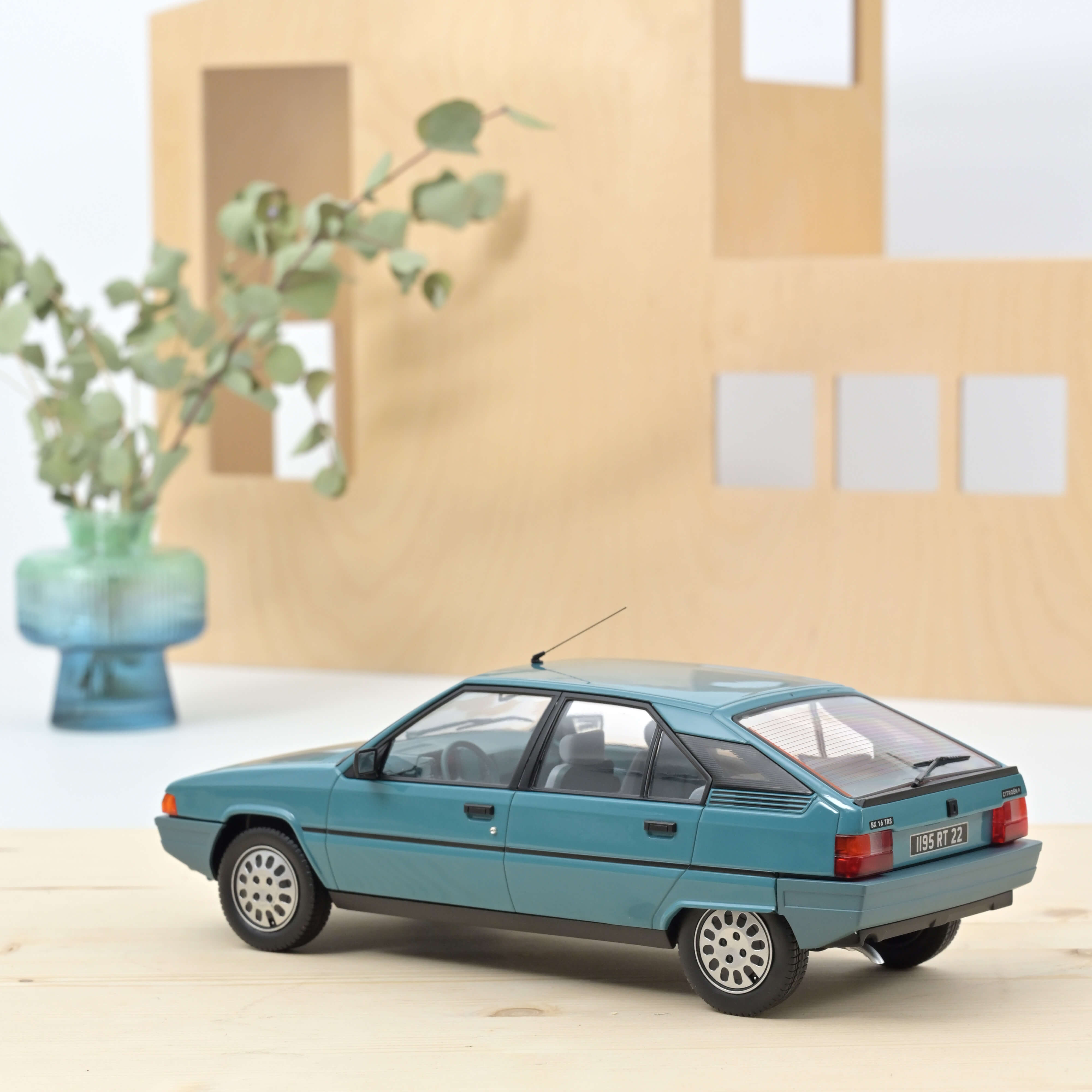norev-citro-n-bx-16-trs-1983-bleu-lagune-1-18-modellino-auto-300-pz image 4