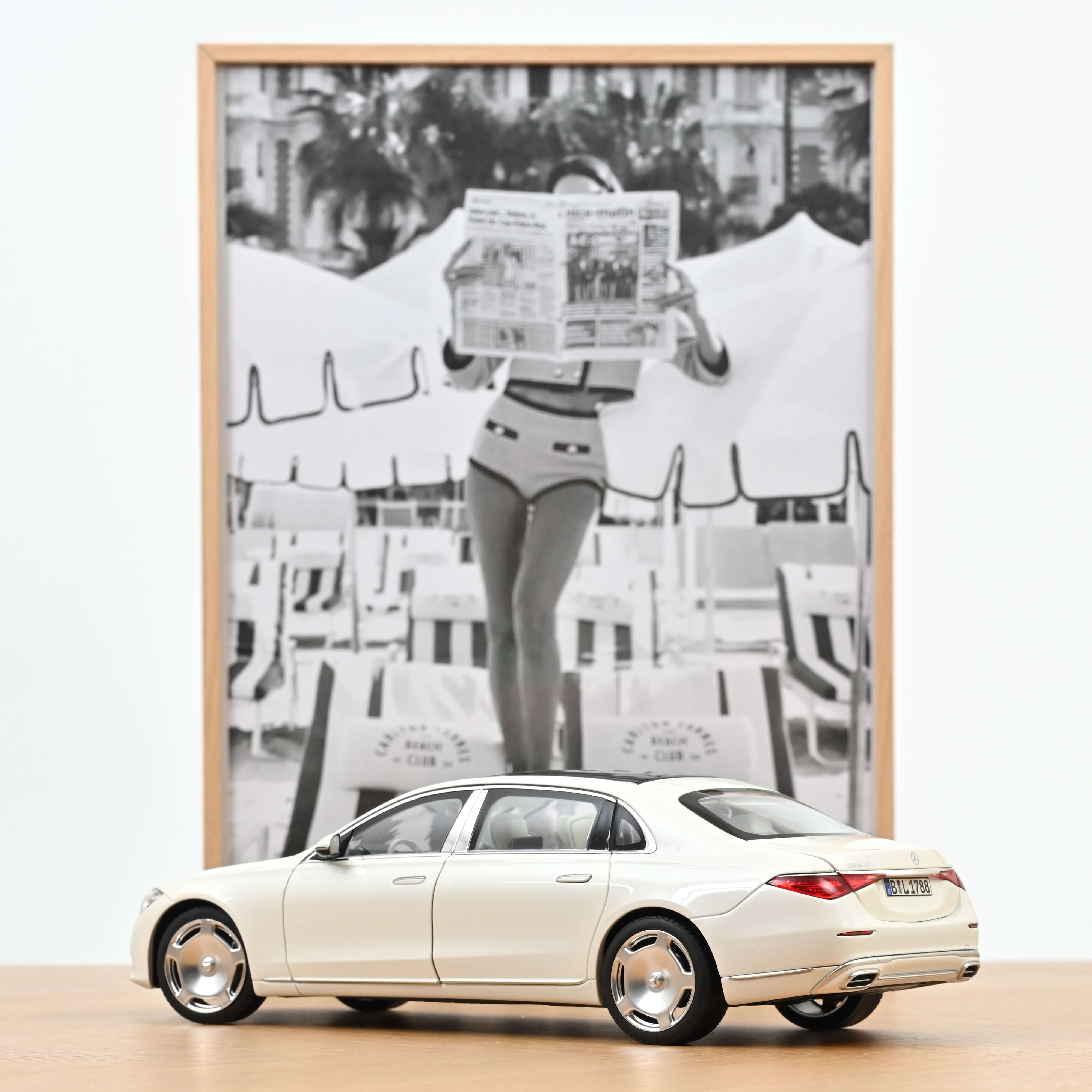 norev-mercedes-maybach-s-680-4matic-2021-modellino-auto-1-18-bianco-diamante image 3