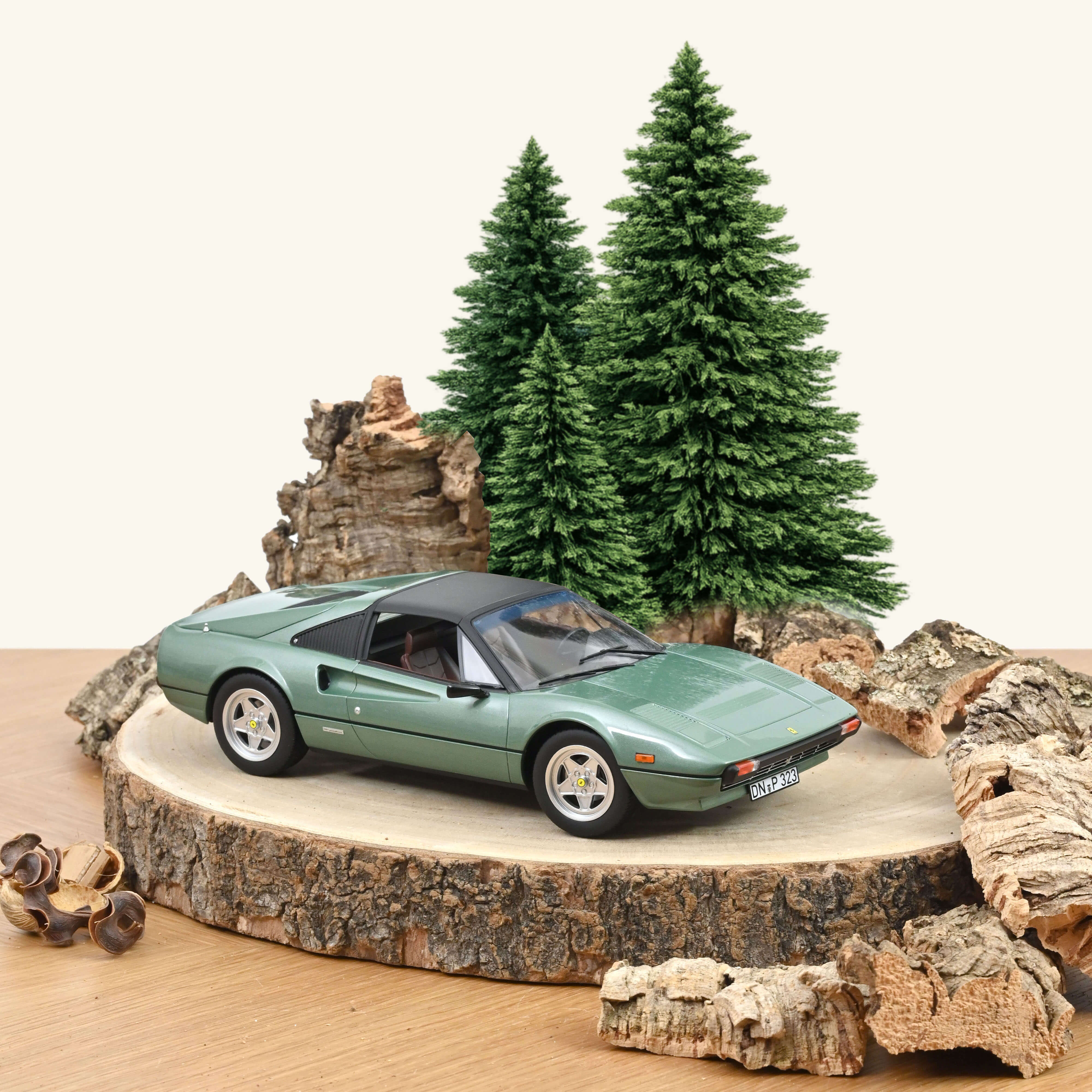 norev-ferrari-308-gts-1982-verde-medio-1-18-edizione-limitata-200-pcs image 2