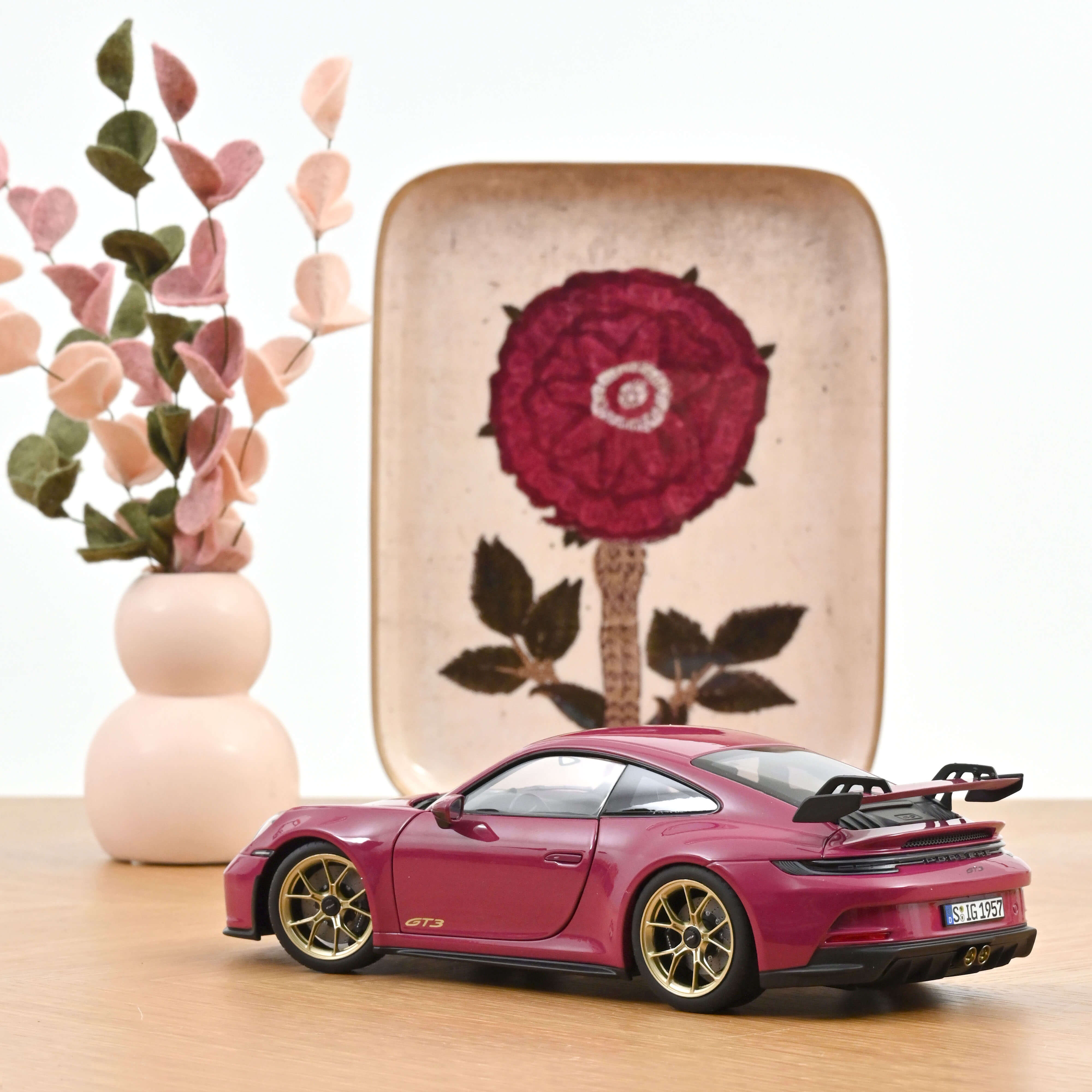 norev-porsche-911-gt3-2021-992-modellino-auto-1-18-ruby-star-neo image 3