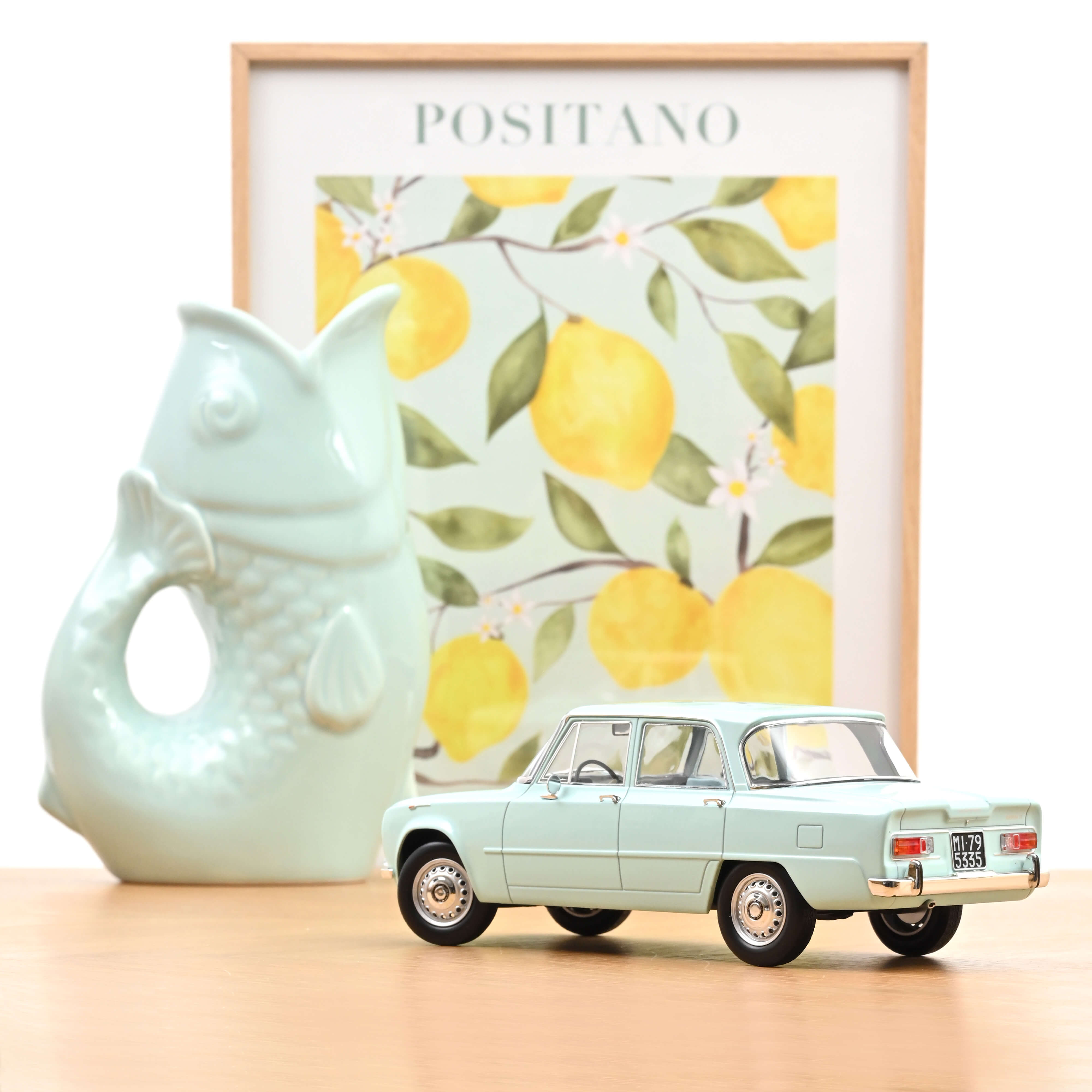 norev-alfa-romeo-giulia-ti-1964-1-18-azzurro-spazio-ar330 image 2