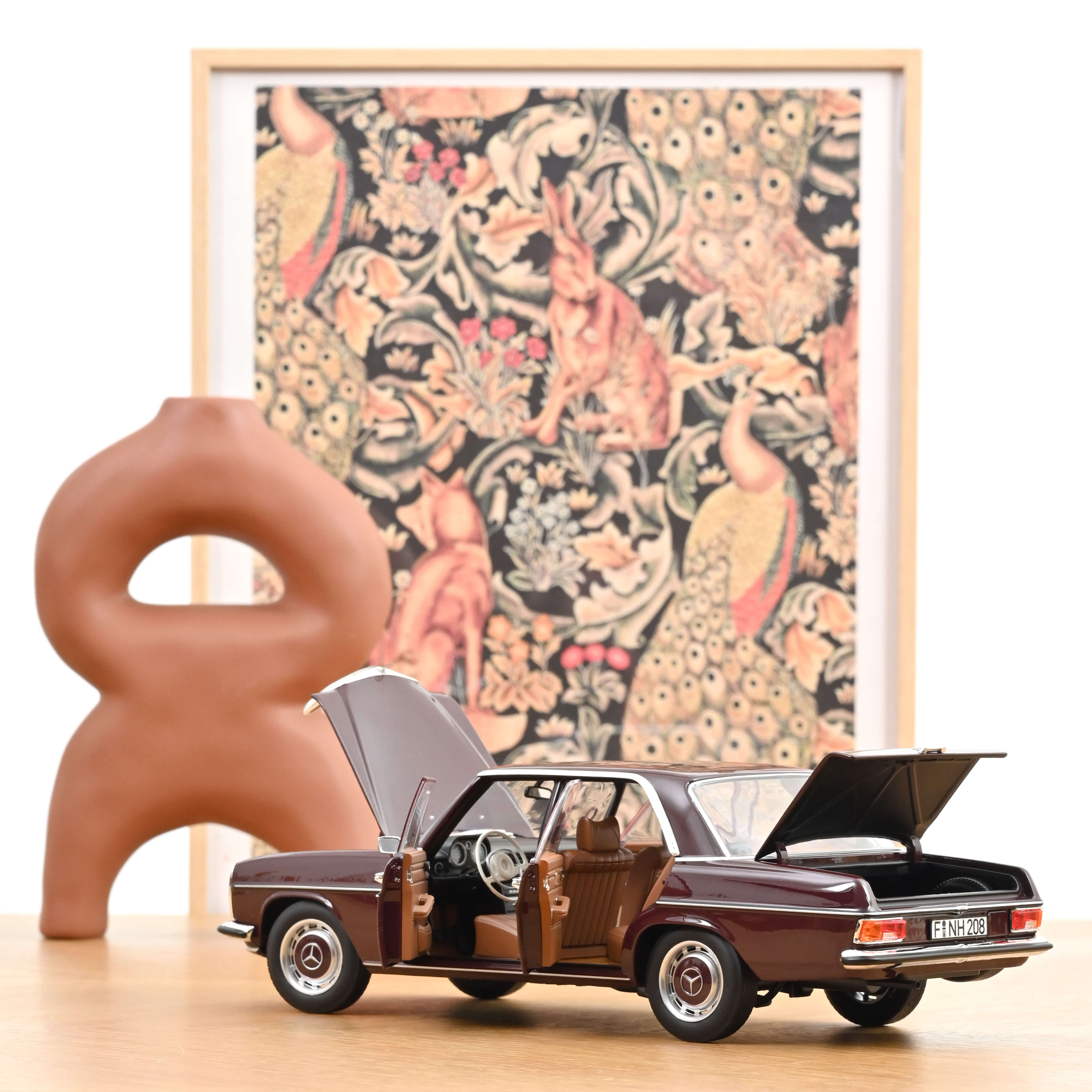 norev-mercedes-benz-200-8-1968-modellino-auto-die-cast-1-18-rosso-bruno-scuro image 2