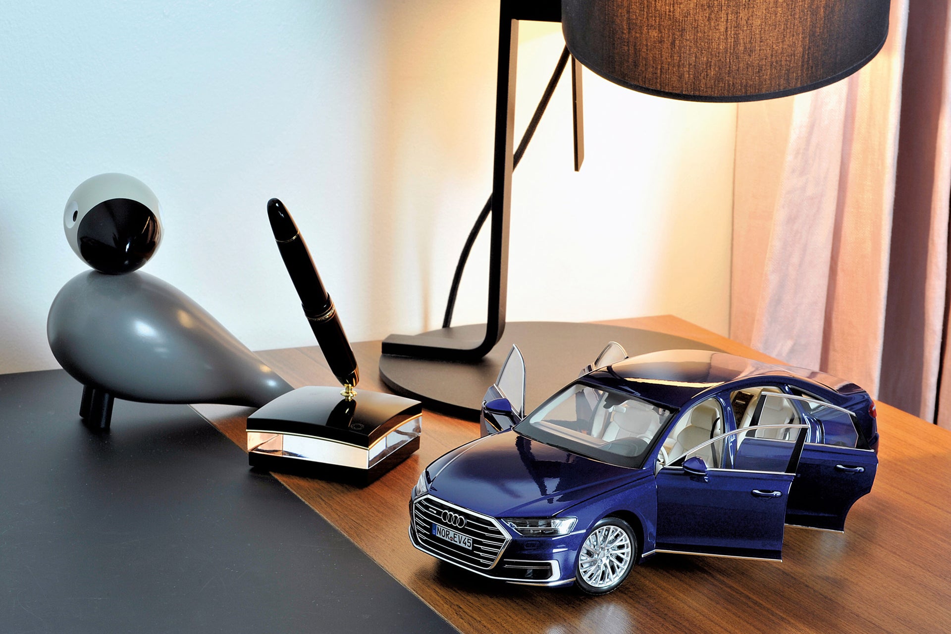 norev-audi-a8-l-2017-modellino-auto-1-18-blu-metallizzato-2 image 1