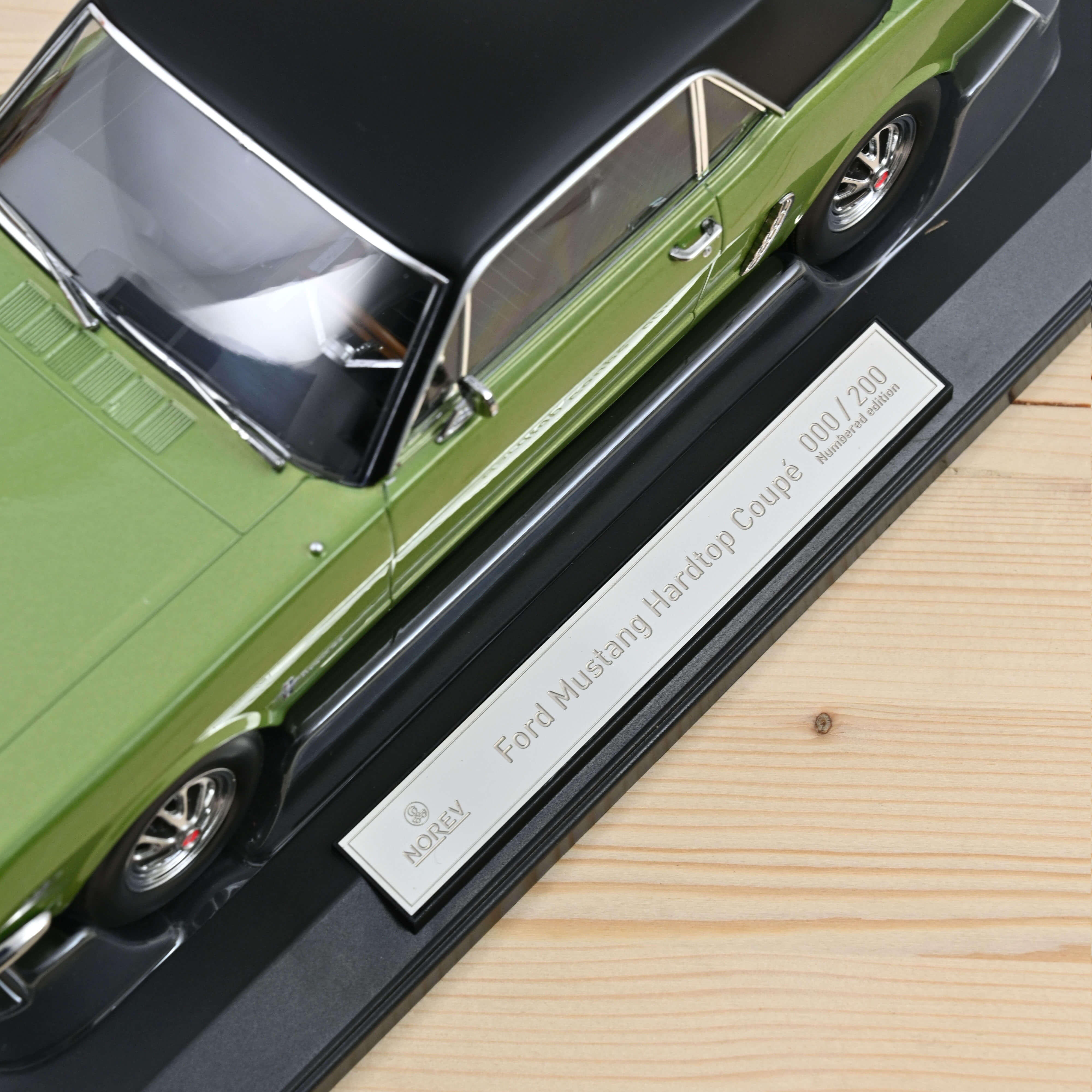 norev-ford-mustang-hardtop-coup-1965-oro-honey-met-1-18-modellino-auto-200-pz image 3
