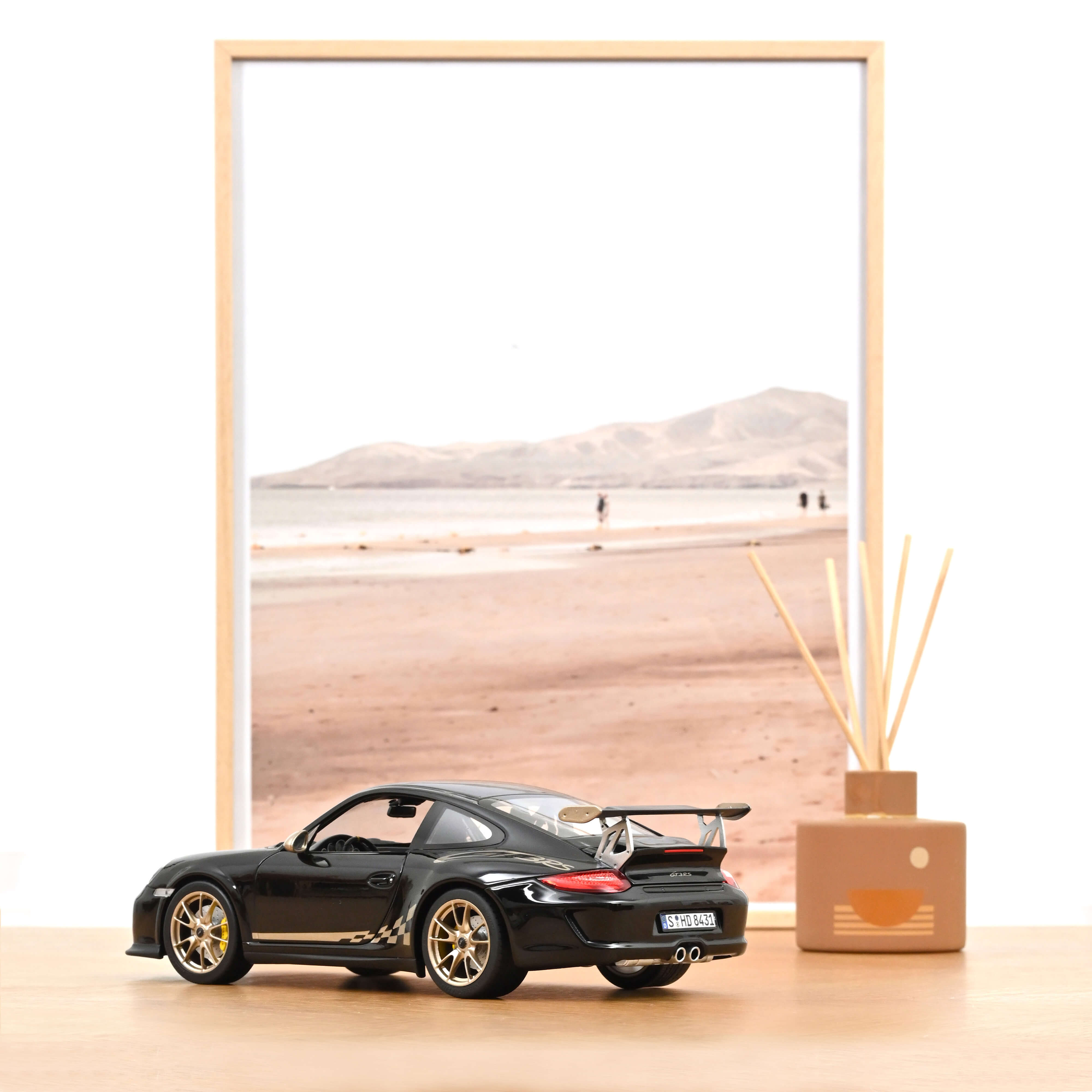 norev-porsche-911-gt3-rs-997-2009-nero-oro-metallizzato-modellino-1-18 image 3