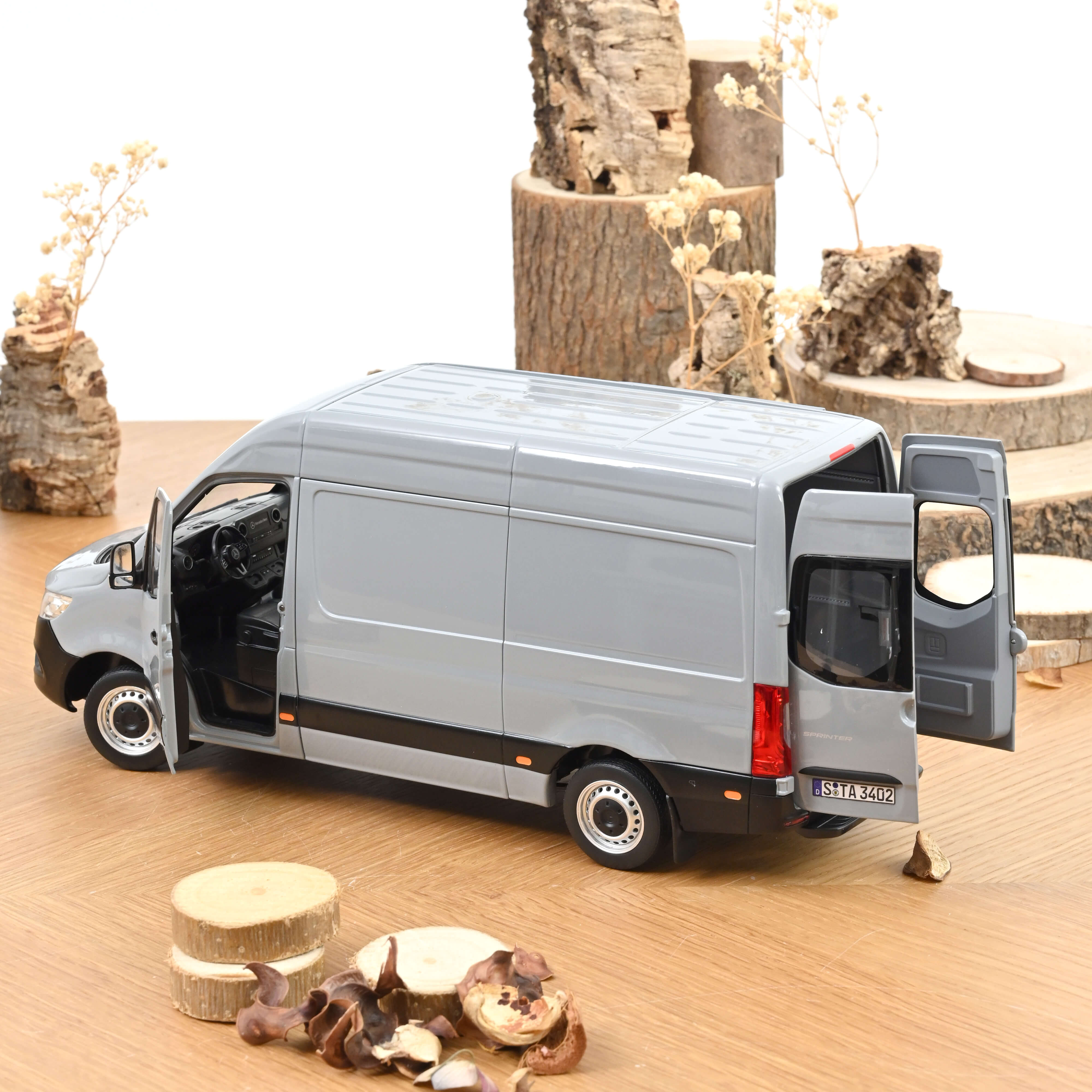 norev-mercedes-benz-sprinter-2018-modellino-furgone-1-18-grigio image 3