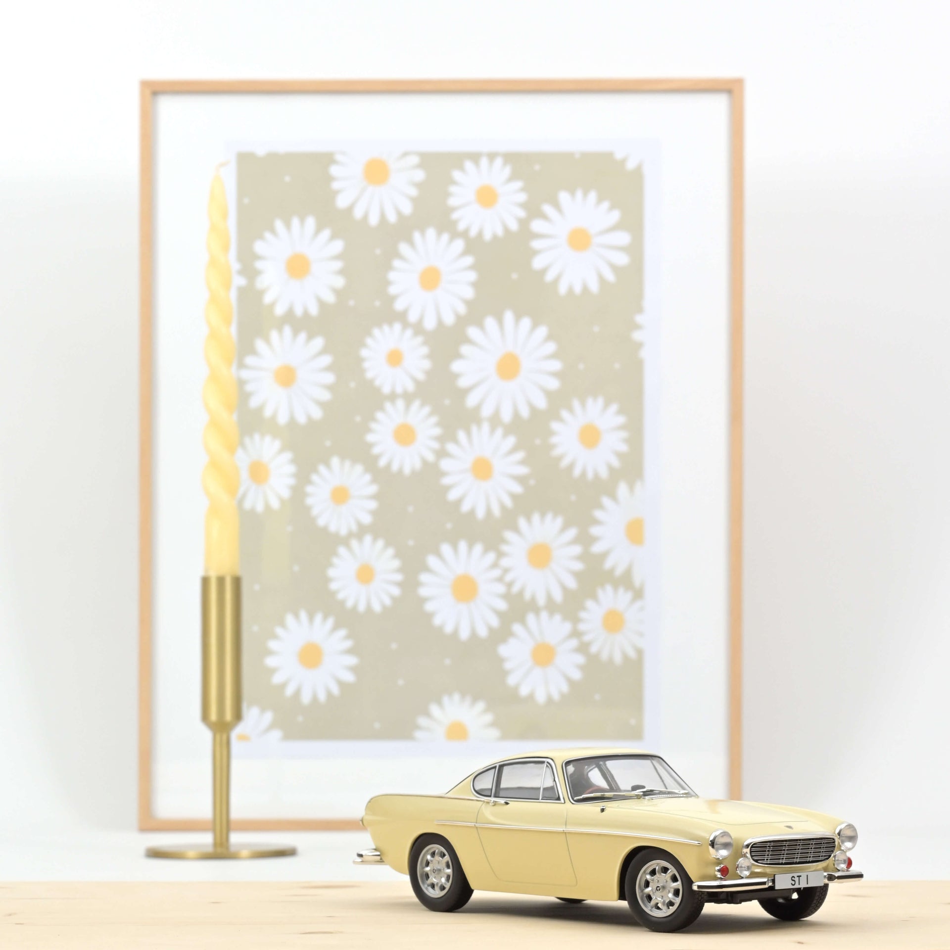 norev-volvo-1800-s-1967-beige-scala-1-18-the-saint-600pcs image 1