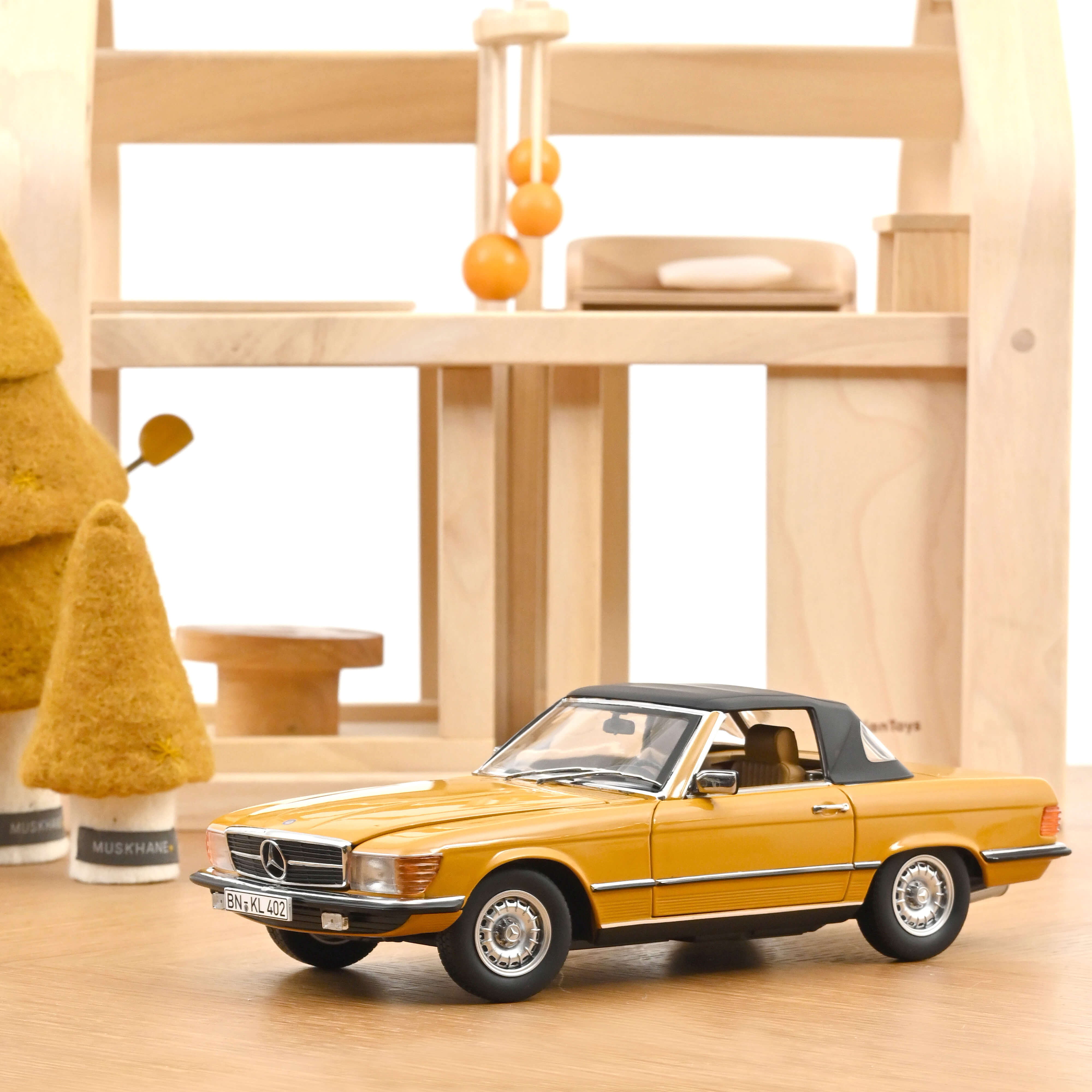 norev-mercedes-benz-450-sl-1975-arancione-cayenne-1-18-modellino-r107 image 2