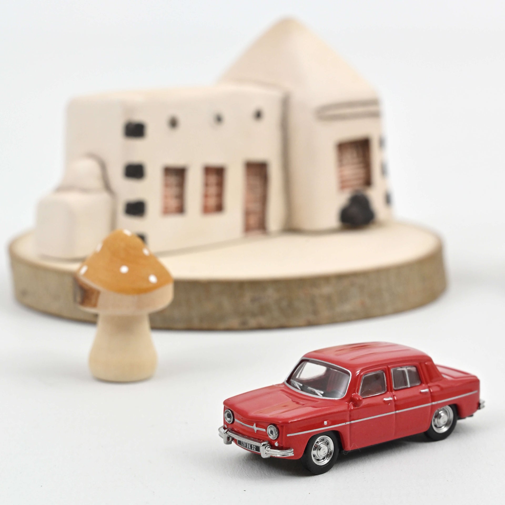 norev-renault-8-1963-modellino-auto-1-87-rosso-montijo image 1