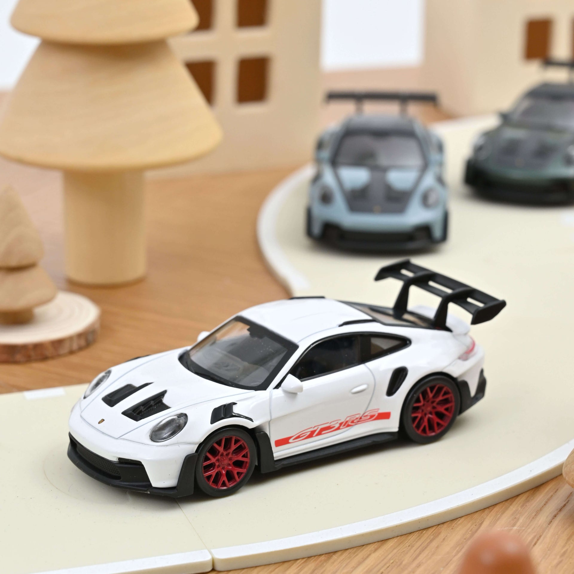 norev-porsche-911-gt3-rs-2022-bianca-1-43-auto-die-cast-da-collezione image 1